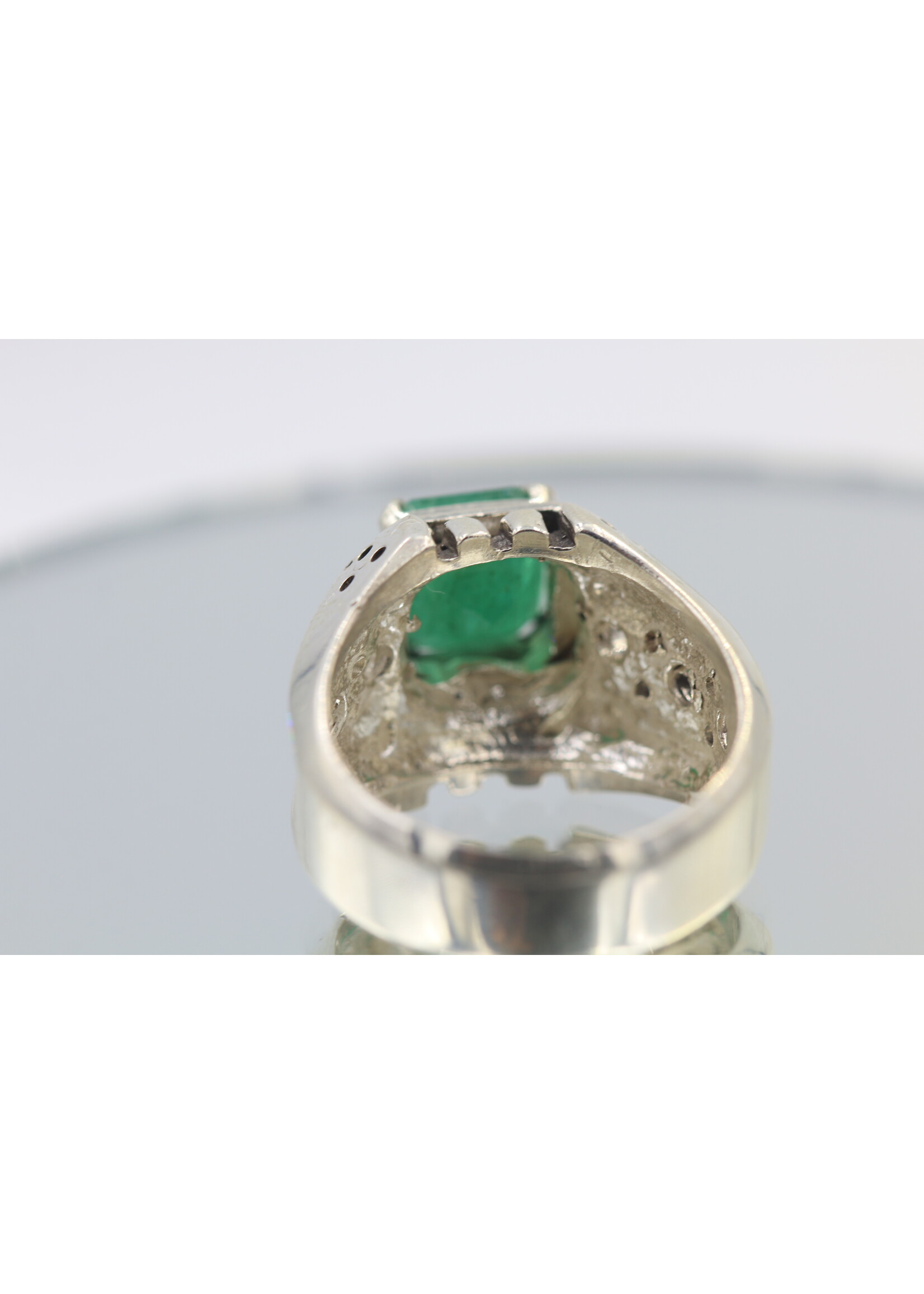 Bague en argent 925 sertie d'une émeraude naturelle