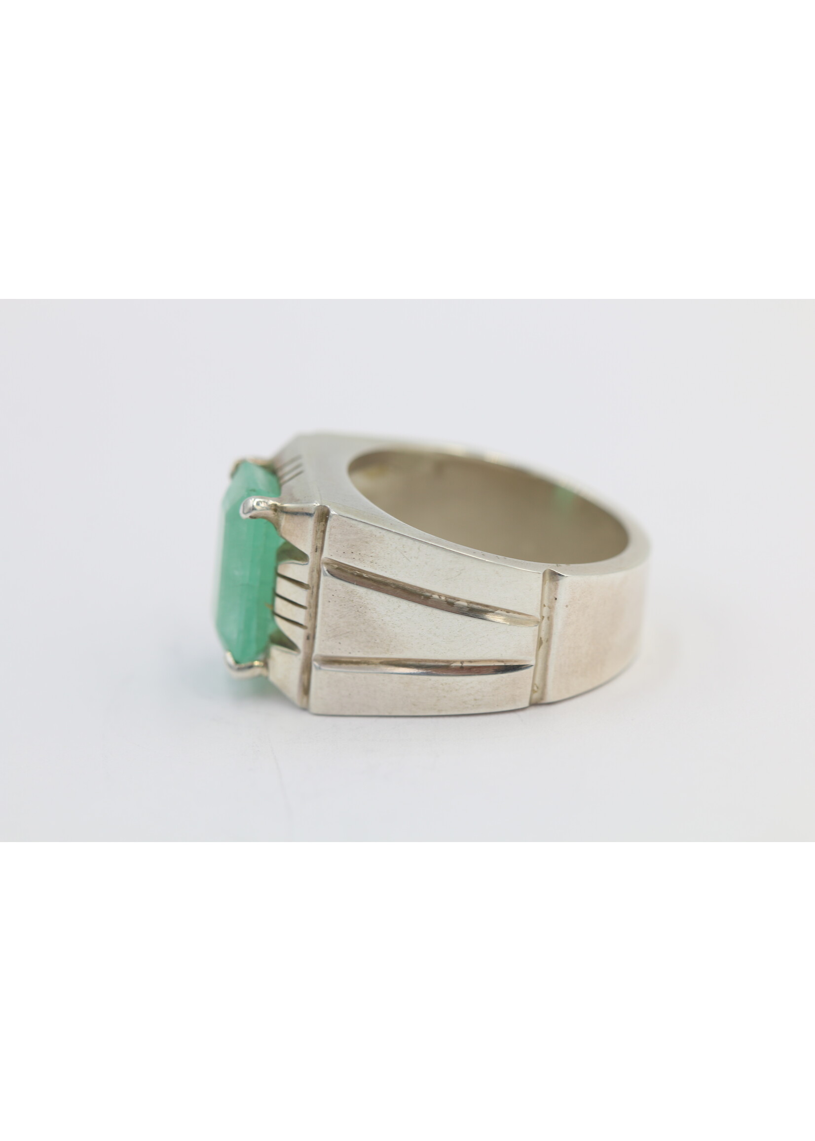 Bague en argent 925 sertie d'une émeraude naturelle