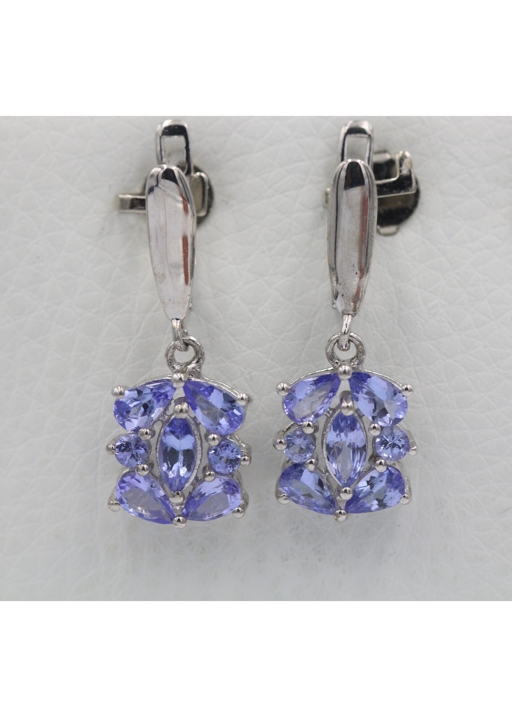 Boucles d'oreilles en argent 925 rhodié serties de Tanzanites naturelles