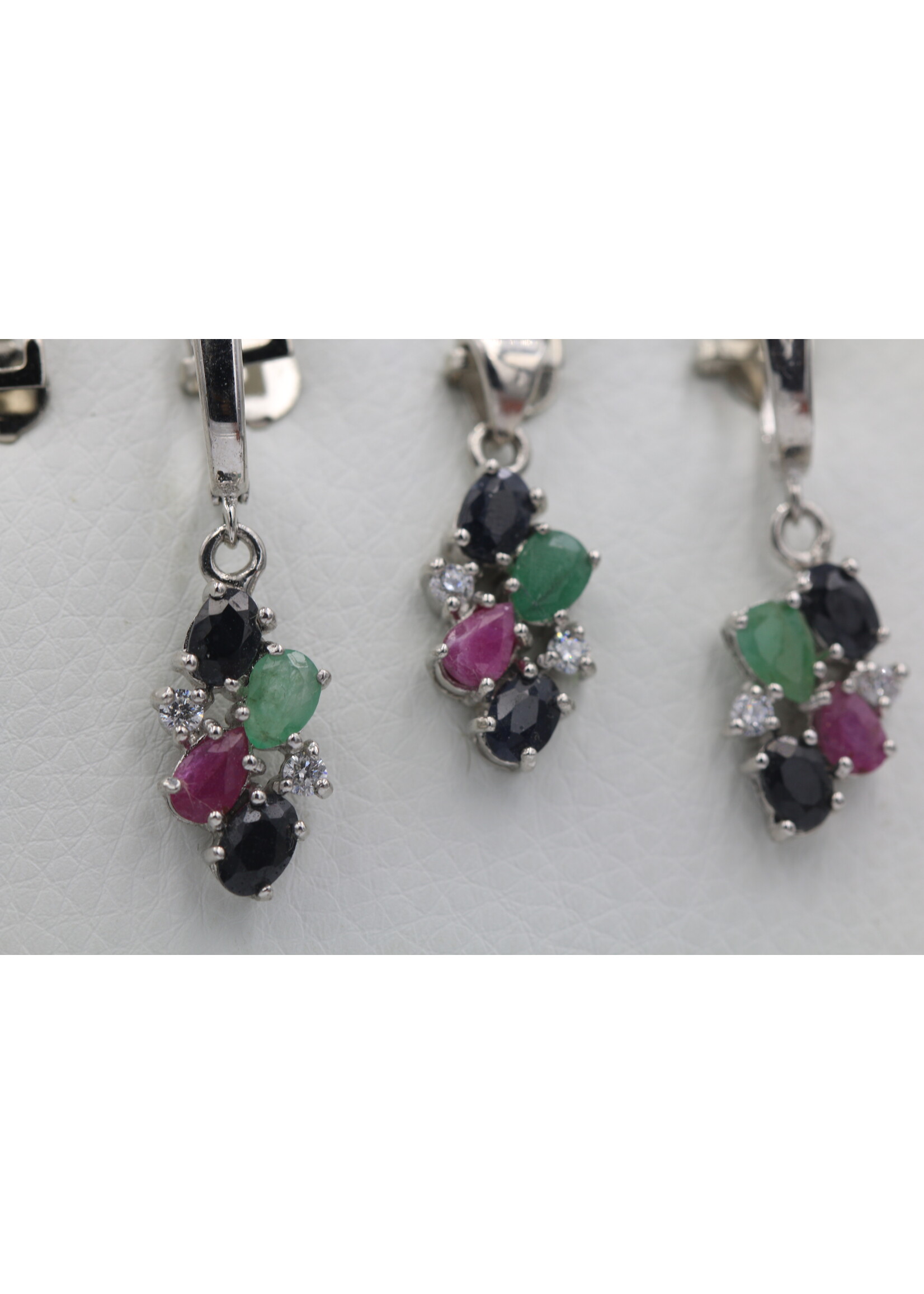 Parure in argento rodiato 925 con rubini naturali, smeraldi e zaffiri