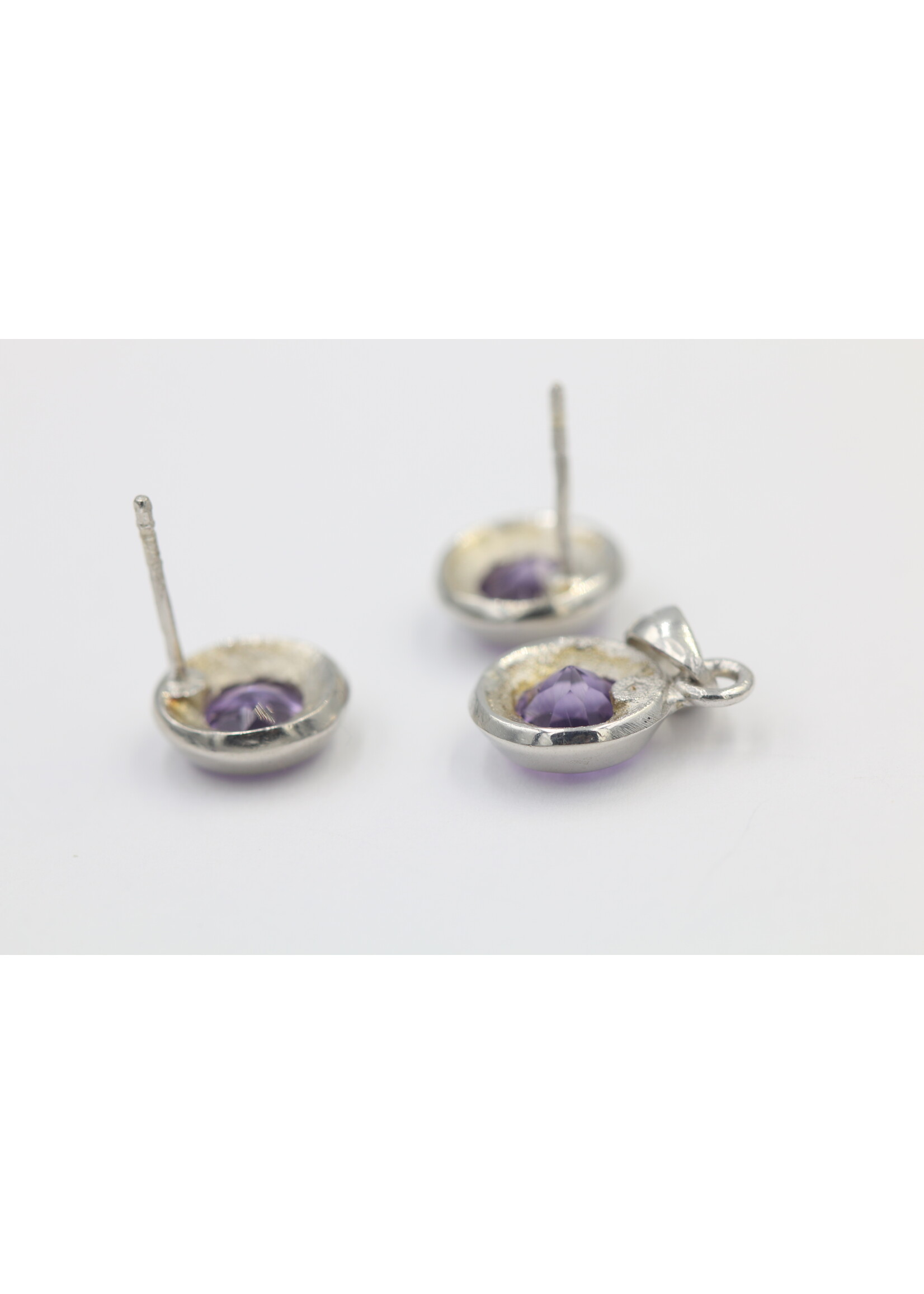 925 rhodium plated silver set with natural amethysts