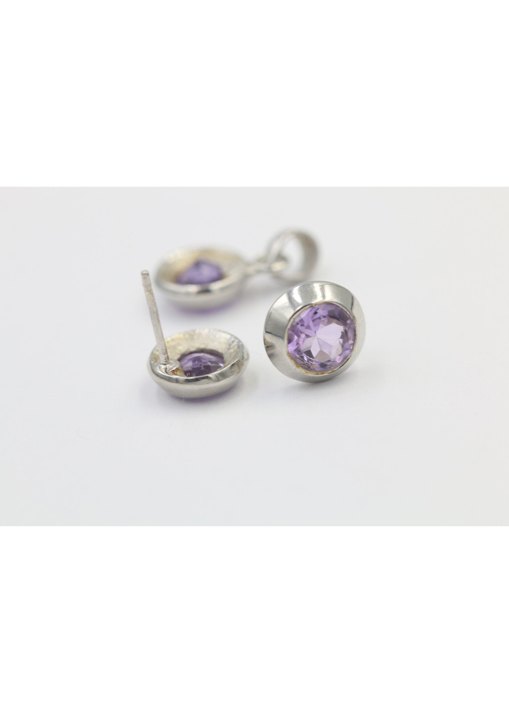 925 rhodium plated silver set with natural amethysts