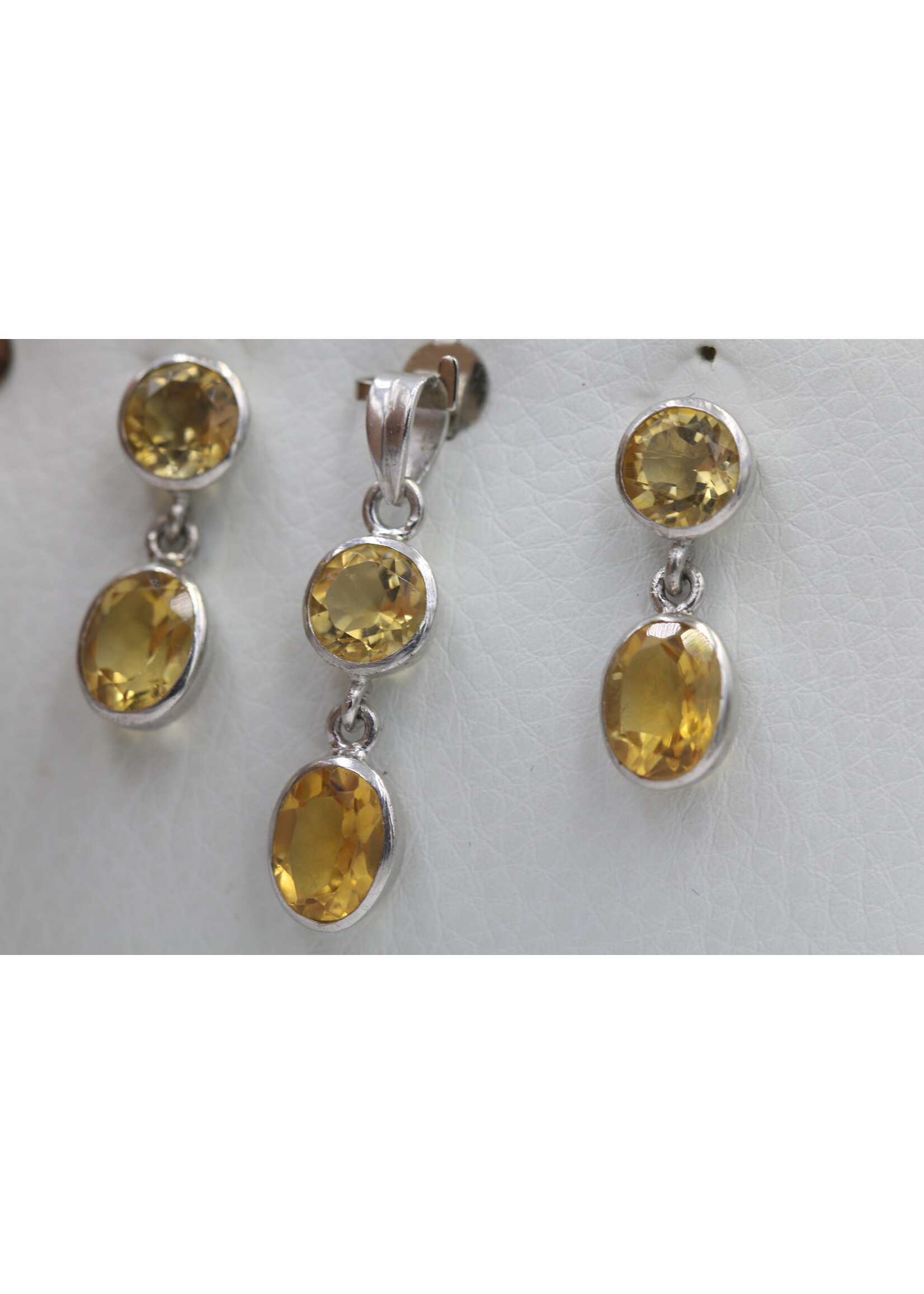 925 rhodium plated silver set with natural Citrine