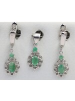 Set with Emerald