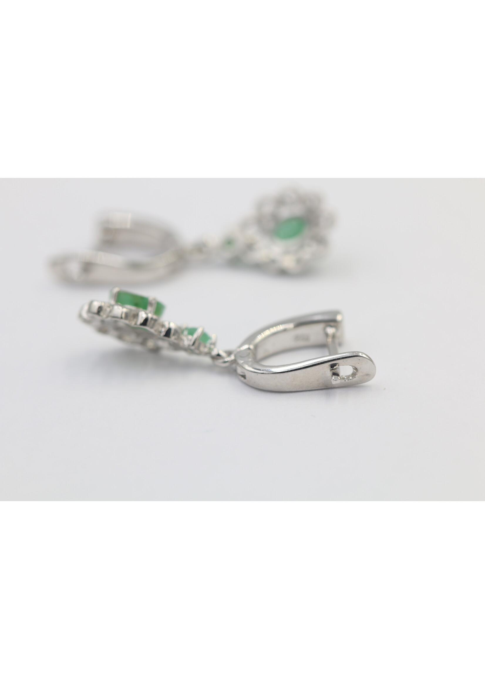 Parure en argent 925 rhodié sertie d'une émeraude naturelle