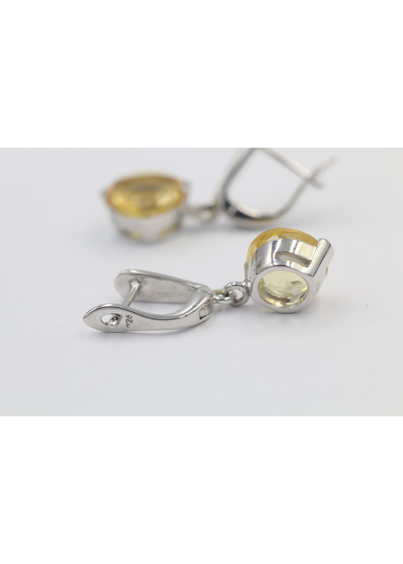 Bague en argent 925 rhodié sertie de Citrine naturelle