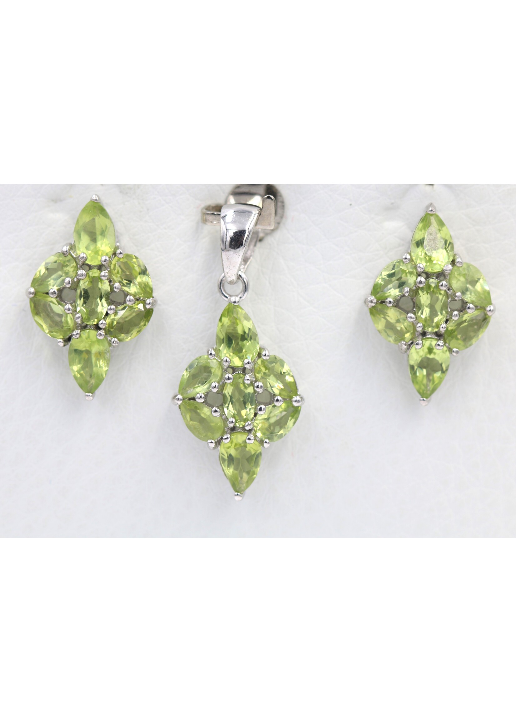 925 rhodium plated silver set with natural Peirdot