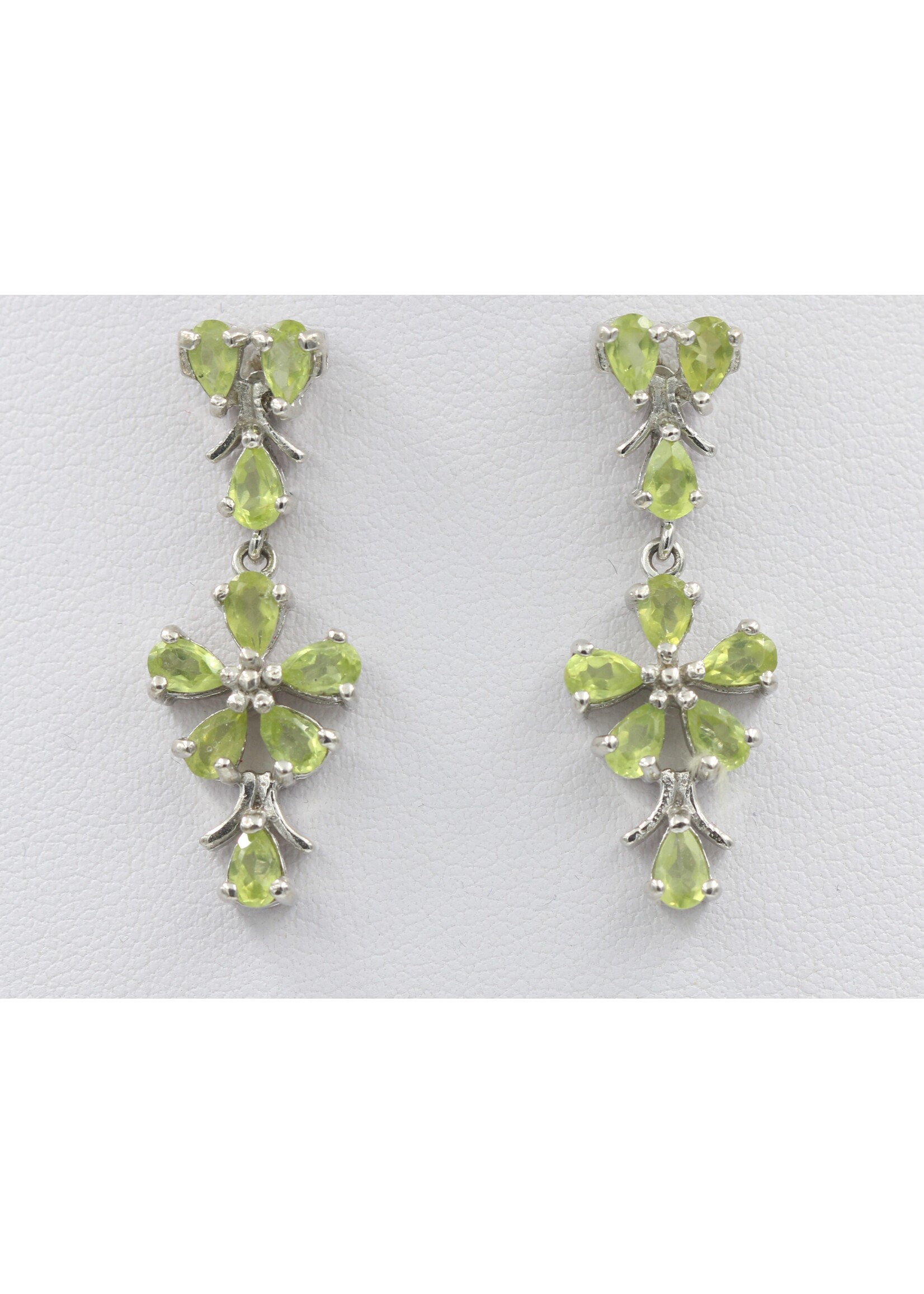 Boucles d'oreilles en argent 925 rhodié serties de Péridots naturels