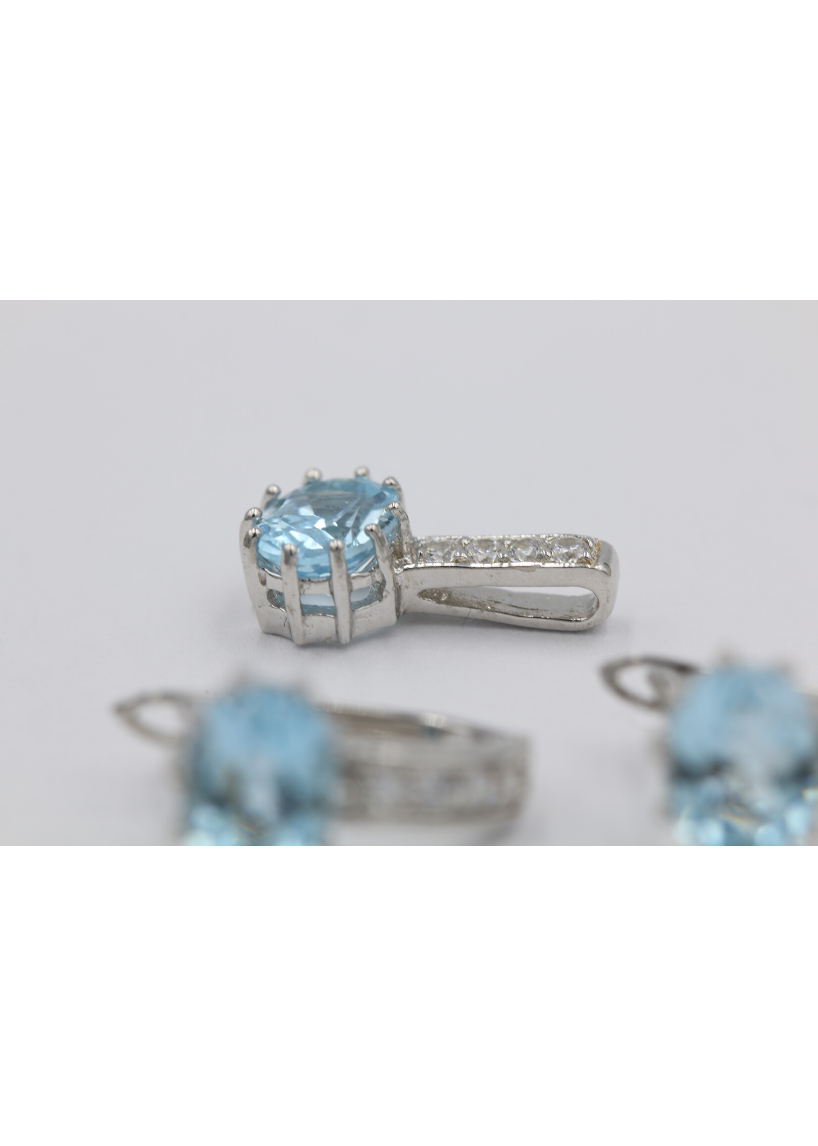 Argent 925 serti d'une Topaze bleue