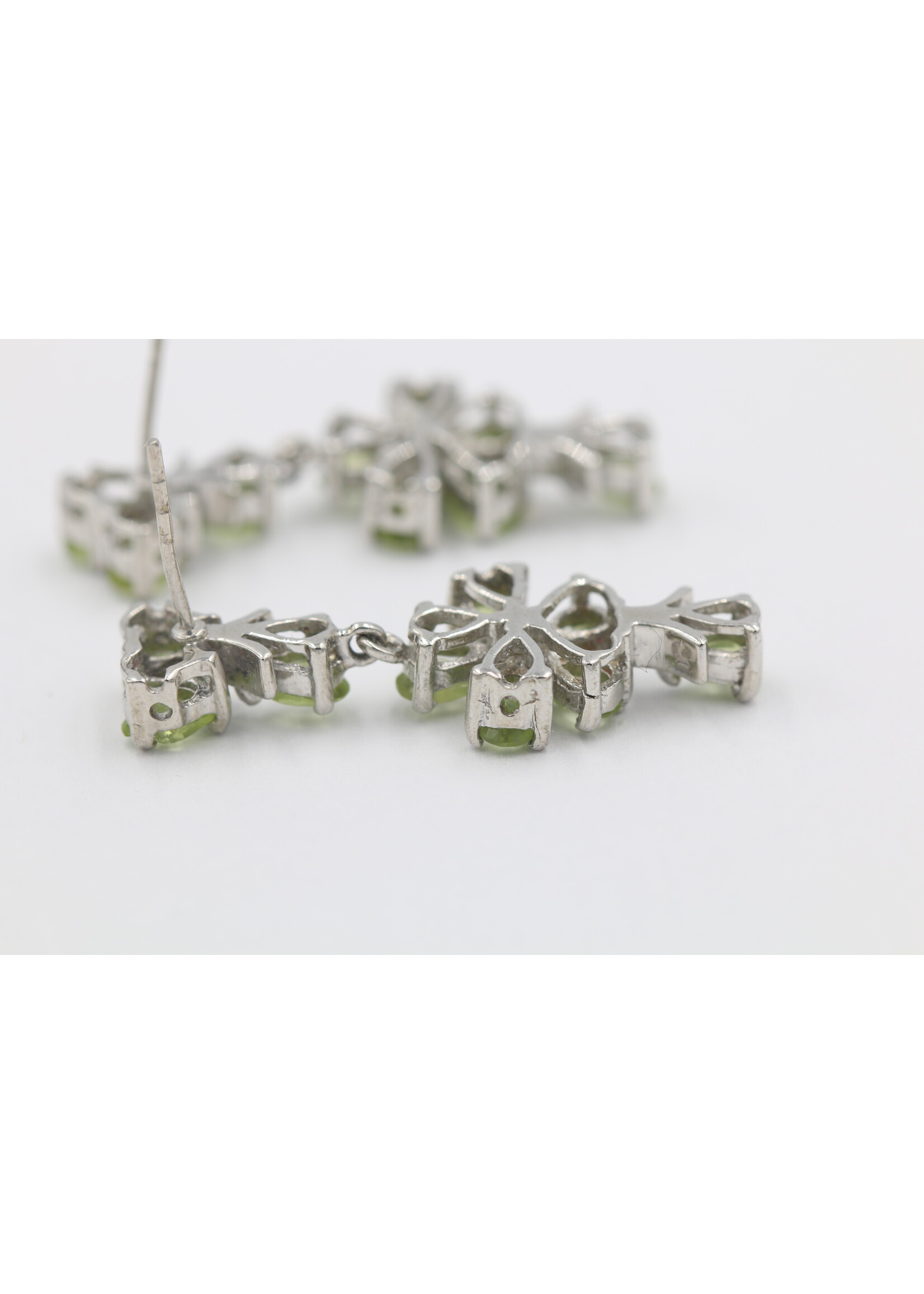 Orecchini in argento rodiato 925 con peridoti naturali