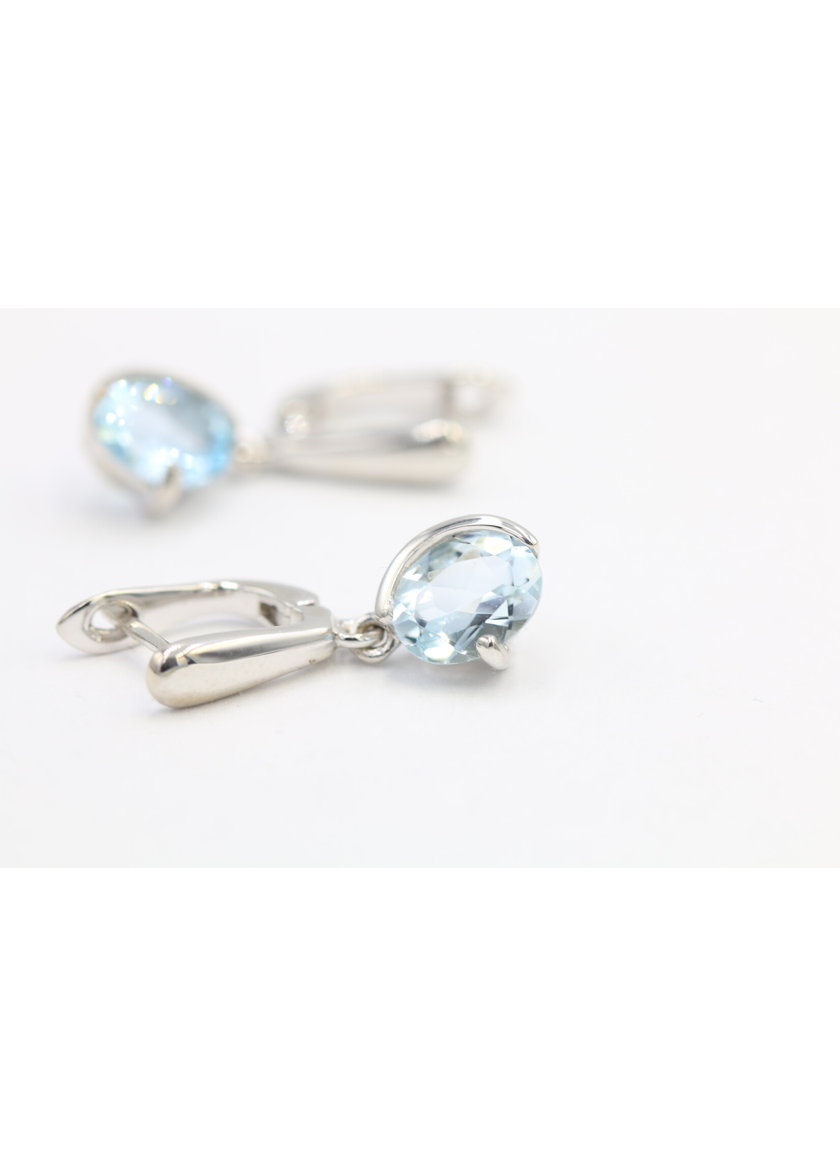 Boucles d'oreilles en argent 925 avec topaze bleue