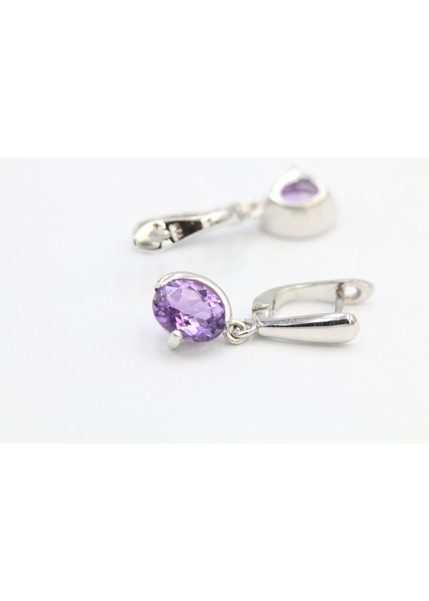 Boucles d'oreilles en argent 925 rhodié serties d'améthystes naturelles