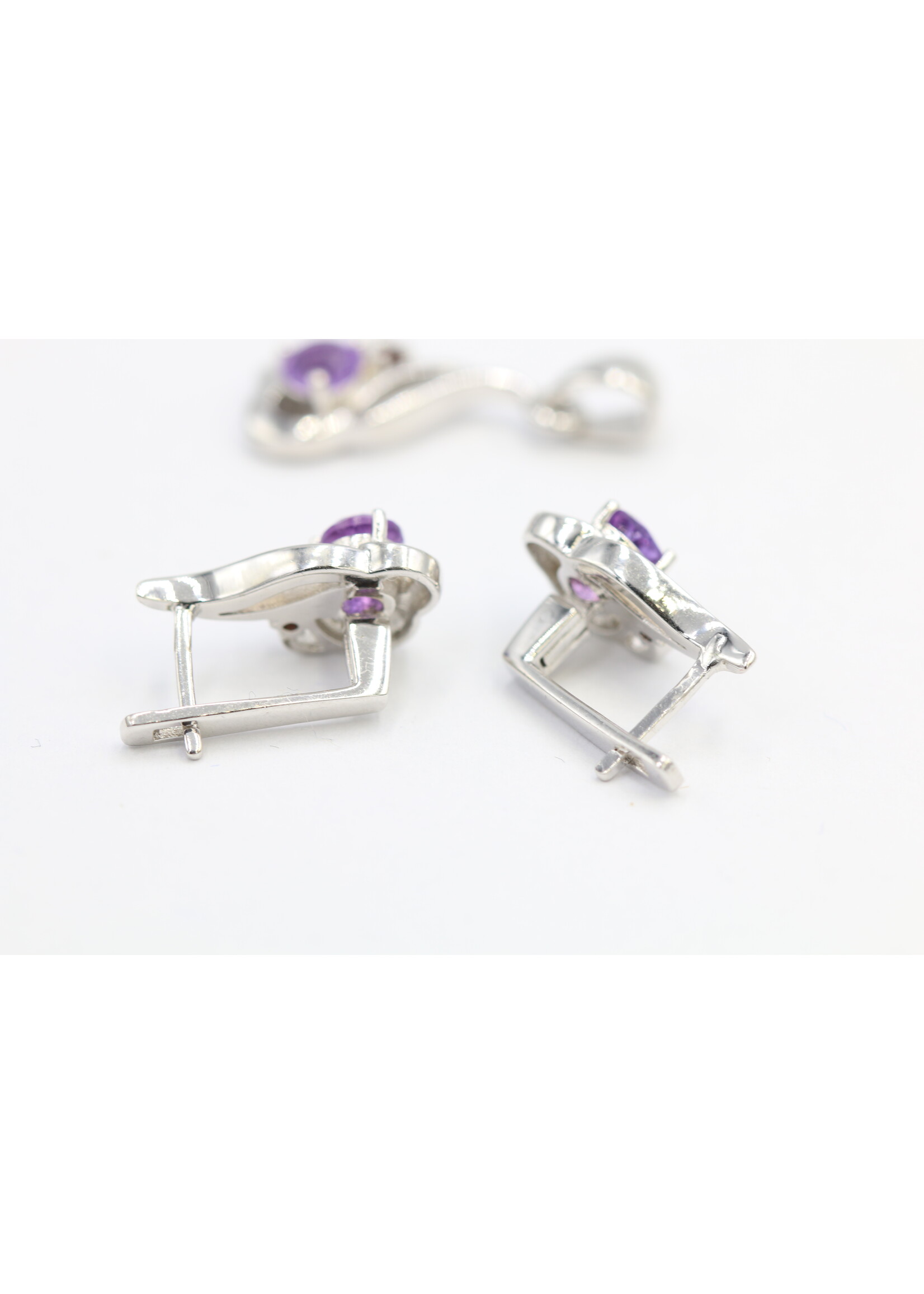 925 rhodium plated silver set with natural garnet and amethysts