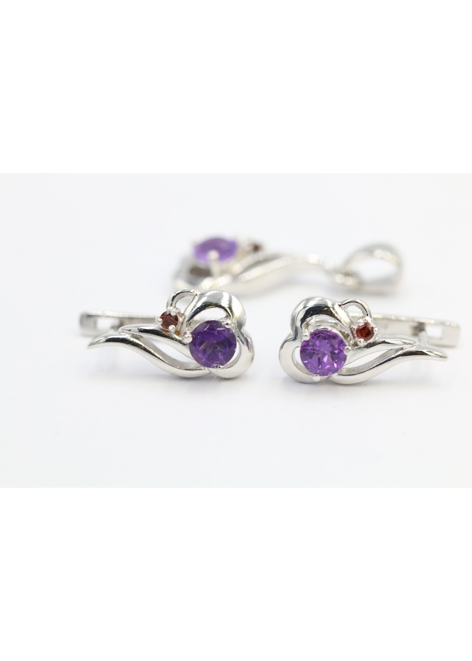 925 rhodium plated silver set with natural garnet and amethysts