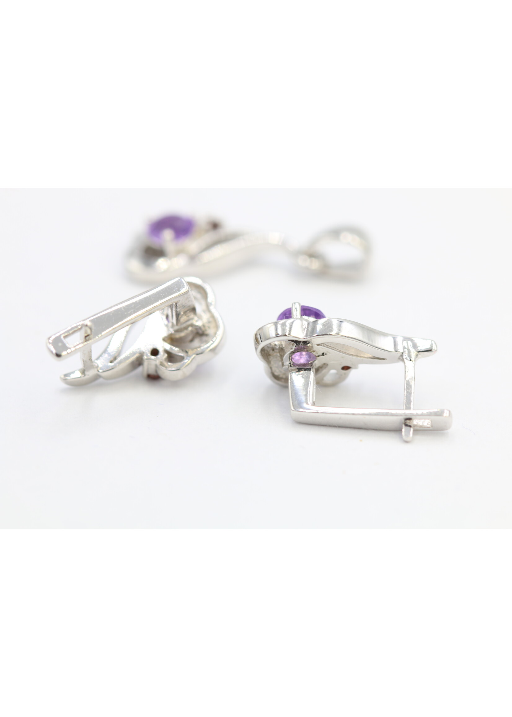 925 rhodium plated silver set with natural garnet and amethysts