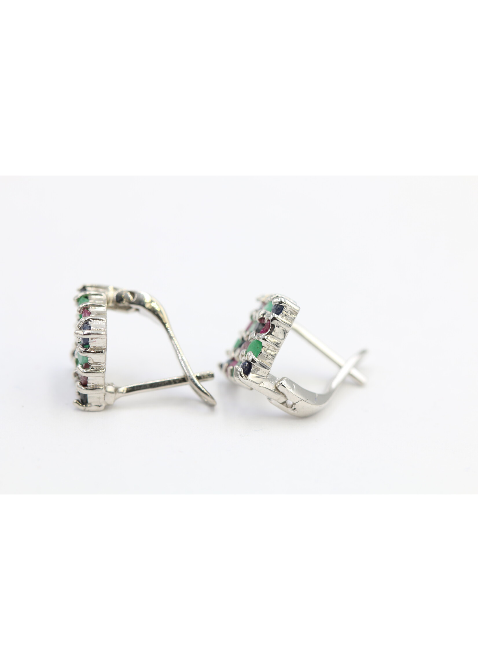 Boucles d'oreilles en argent 925 rhodié serties de rubis naturels, d'émeraudes et de saphirs