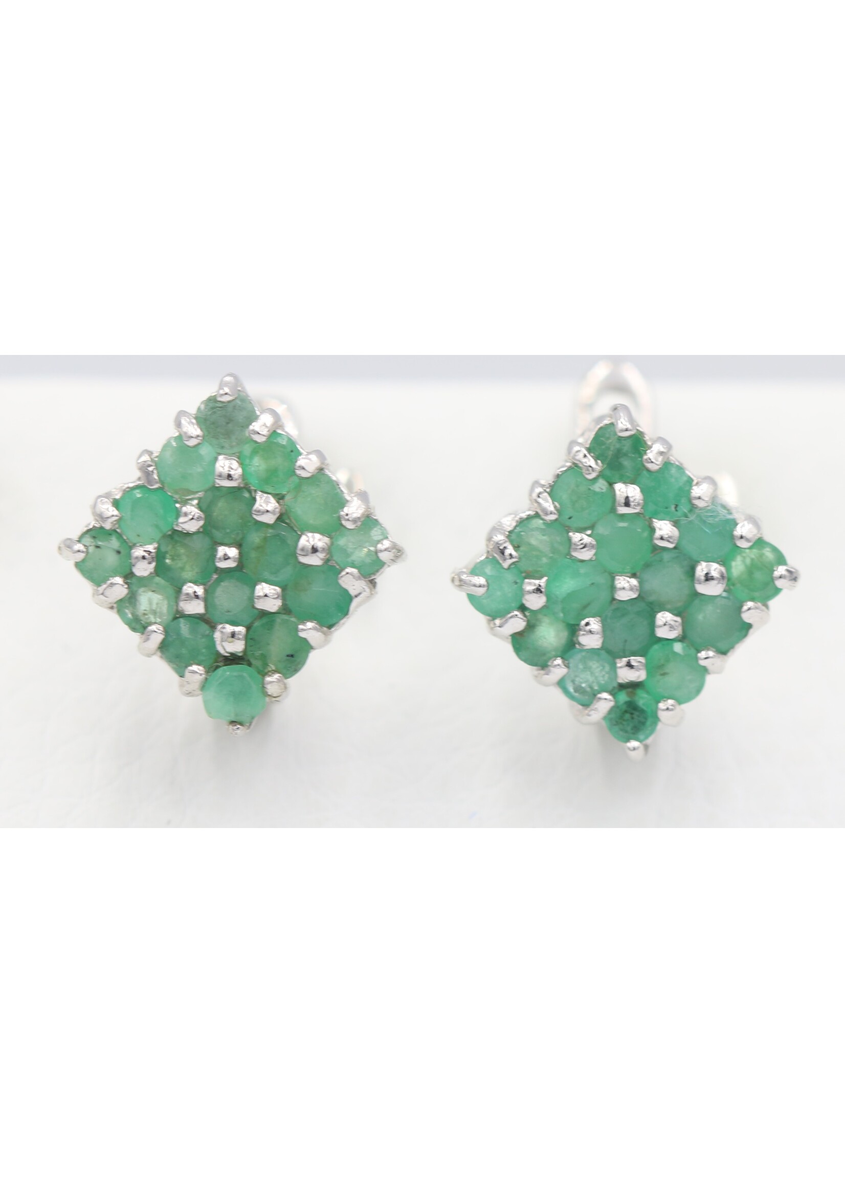 Boucles d'oreilles en argent 925 rhodié serties d'émeraudes naturelles