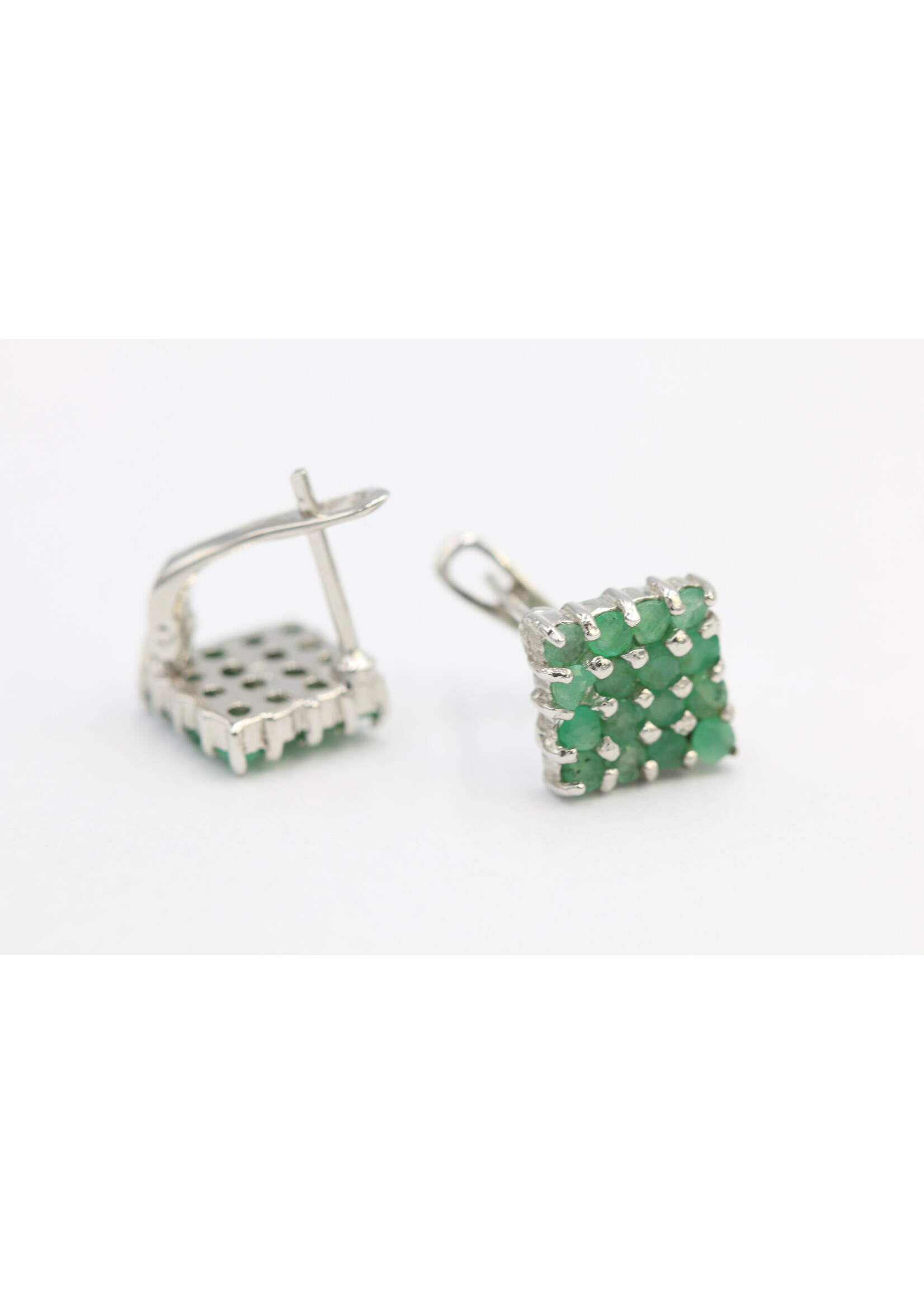 Boucles d'oreilles en argent 925 rhodié serties d'émeraudes naturelles