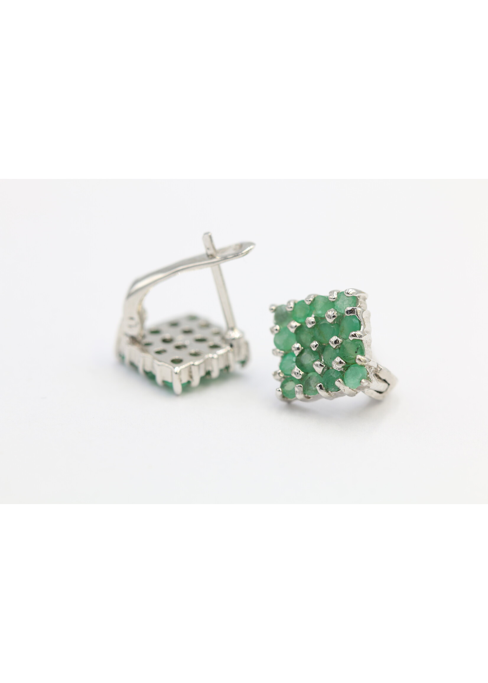 Boucles d'oreilles en argent 925 rhodié serties d'émeraudes naturelles