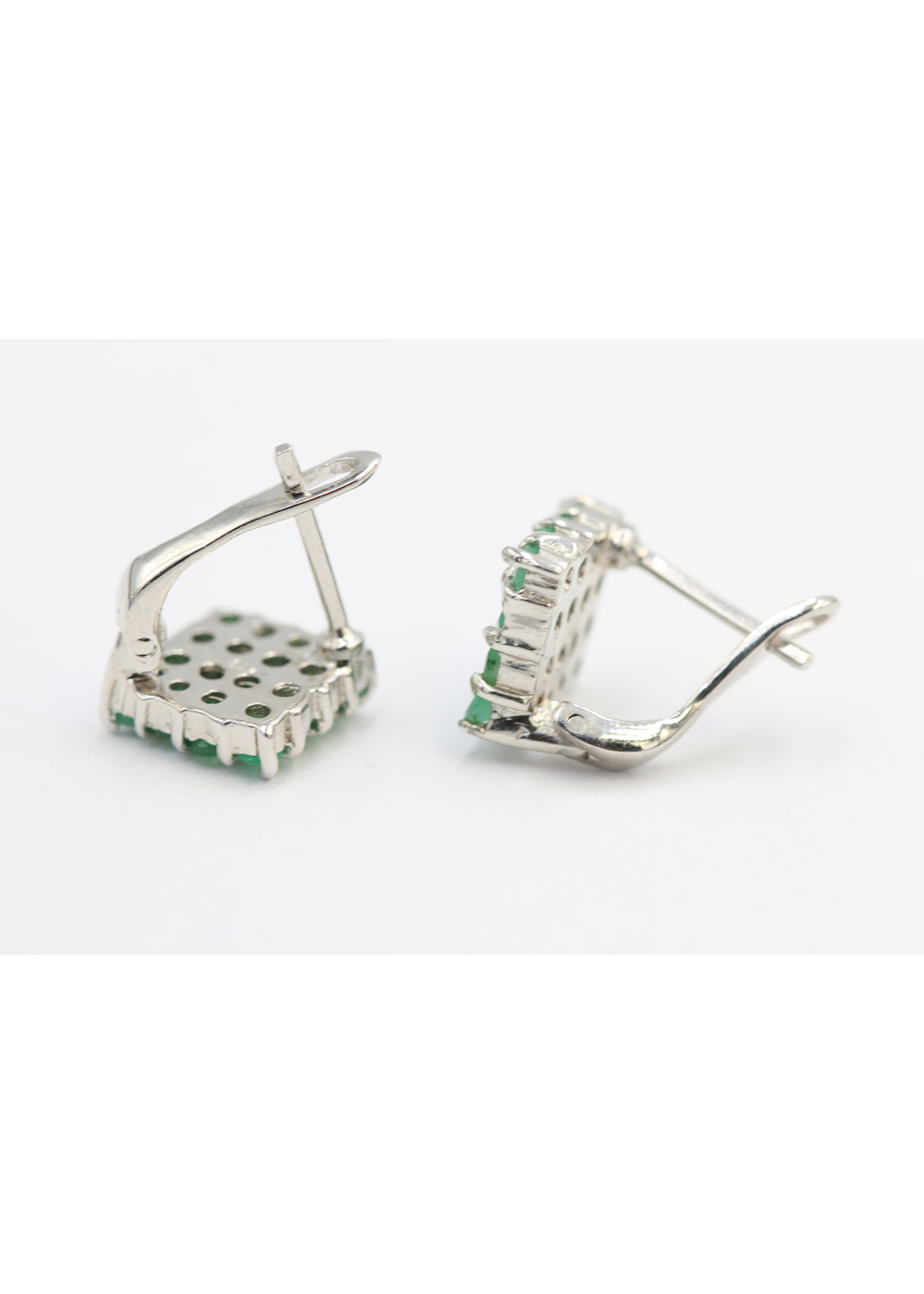 Boucles d'oreilles en argent 925 rhodié serties d'émeraudes naturelles