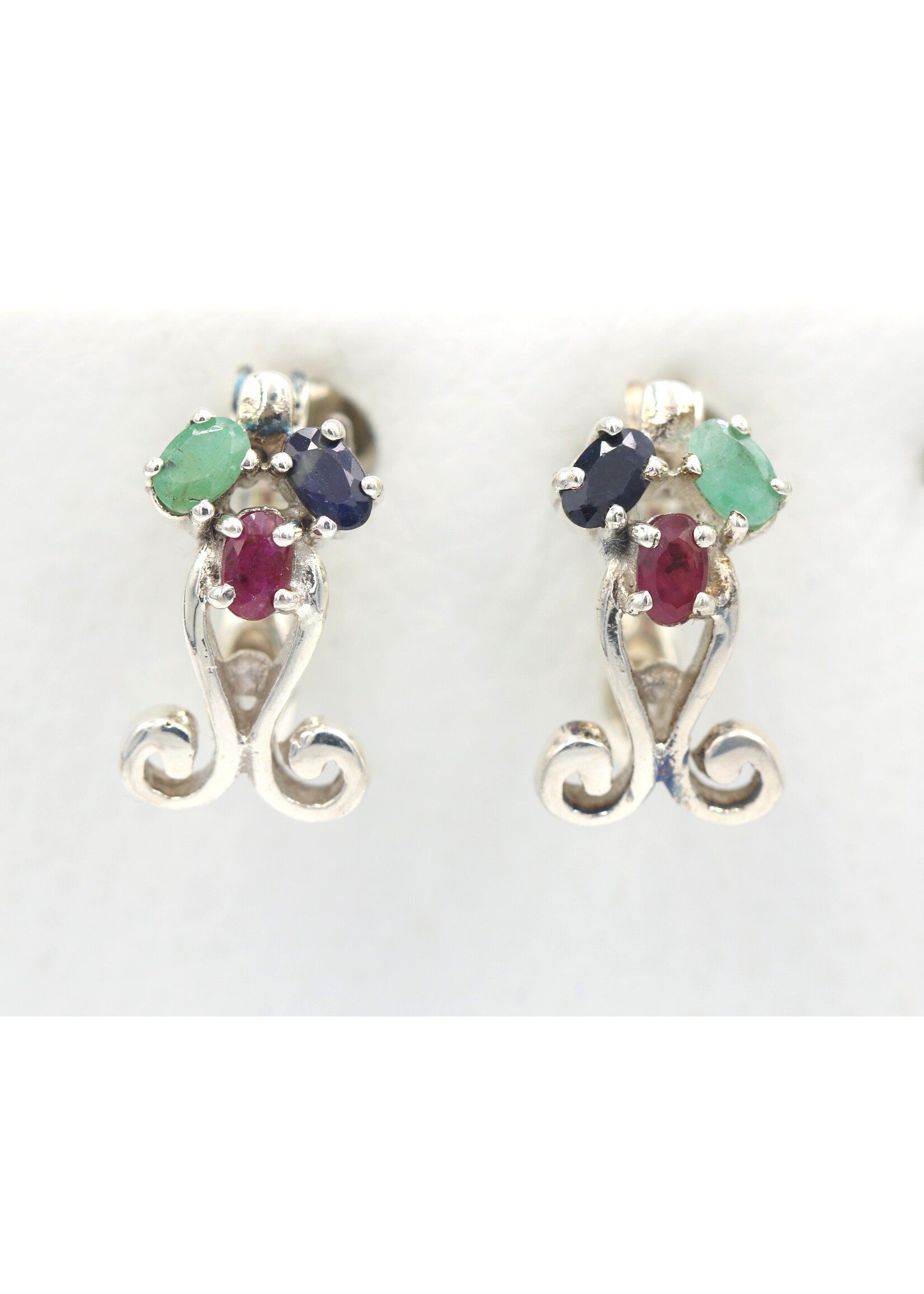 Boucles d'oreilles en argent 925 rhodié serties de rubis naturels, d'émeraudes et de saphirs
