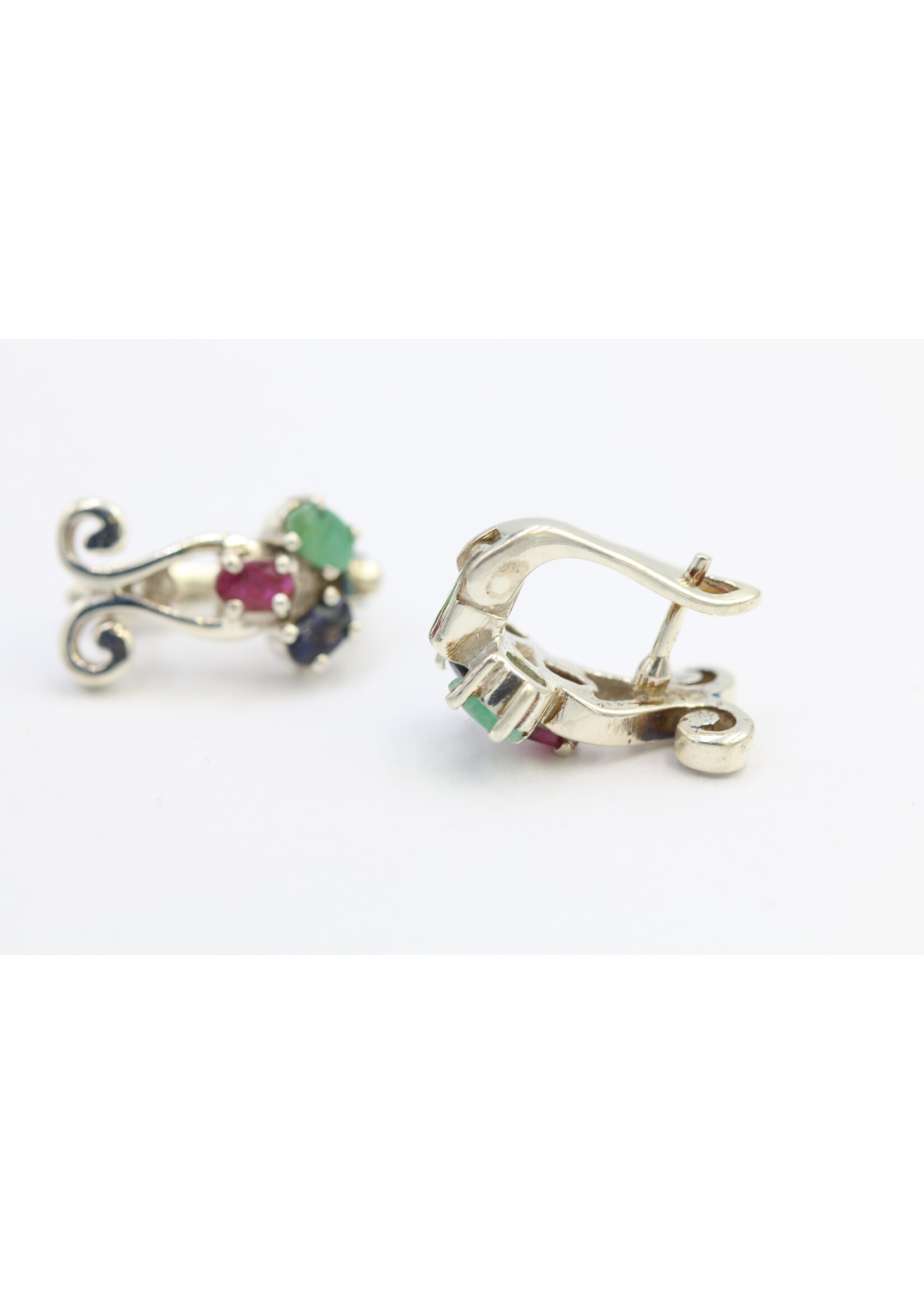 Boucles d'oreilles en argent 925 rhodié serties de rubis naturels, d'émeraudes et de saphirs
