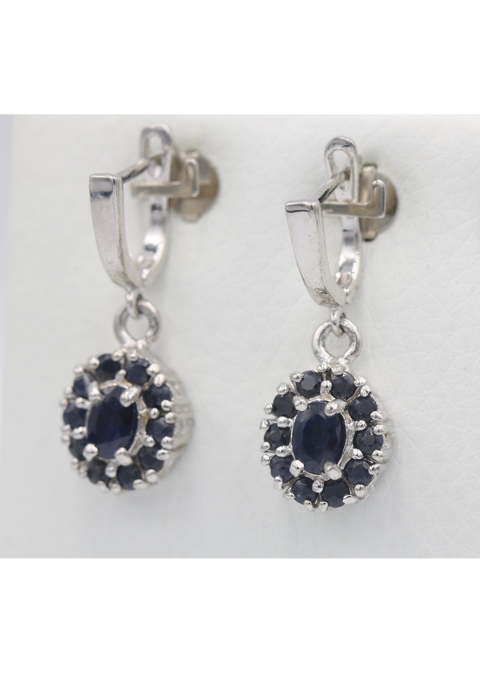 Boucles d'oreilles en argent 925 rhodié serties de saphirs naturels