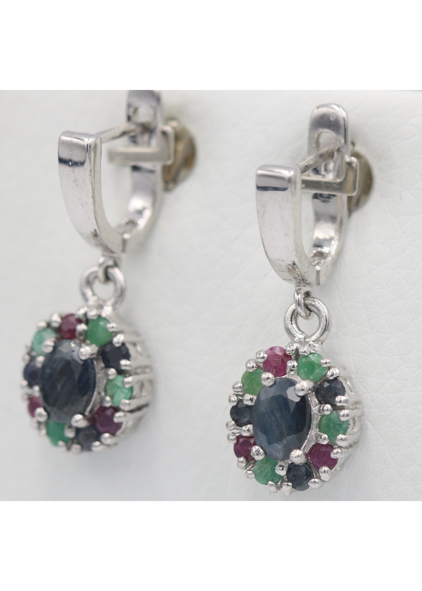 Boucles d'oreilles en argent 925 rhodié serties de rubis naturels, d'émeraudes et de saphirs - Copier
