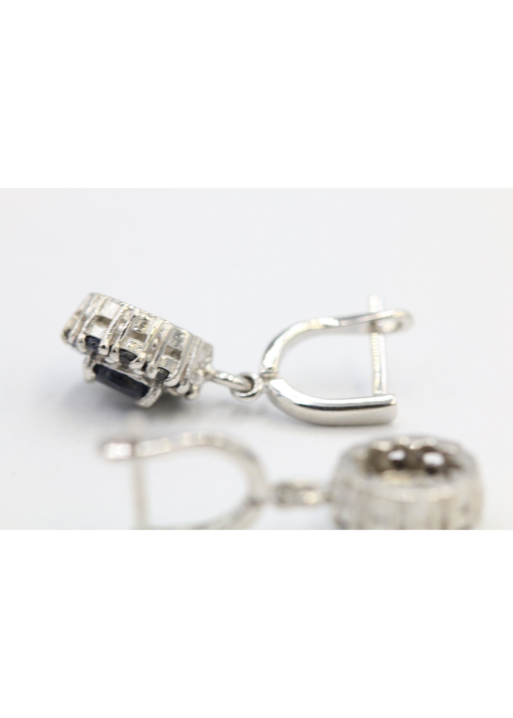 Boucles d'oreilles en argent 925 rhodié serties de saphirs naturels