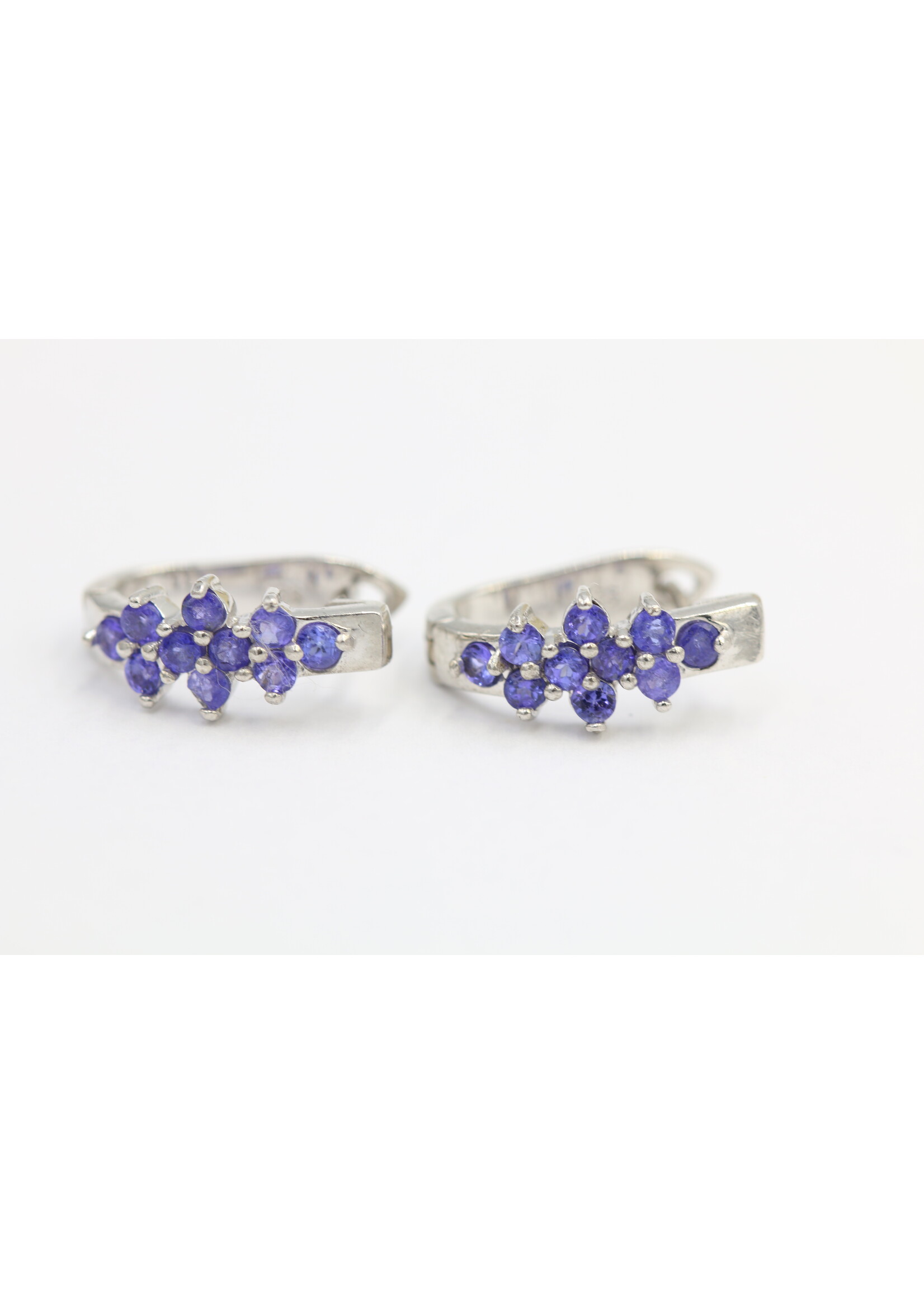 Orecchini in argento rodiato 925 con tanzaniti naturali