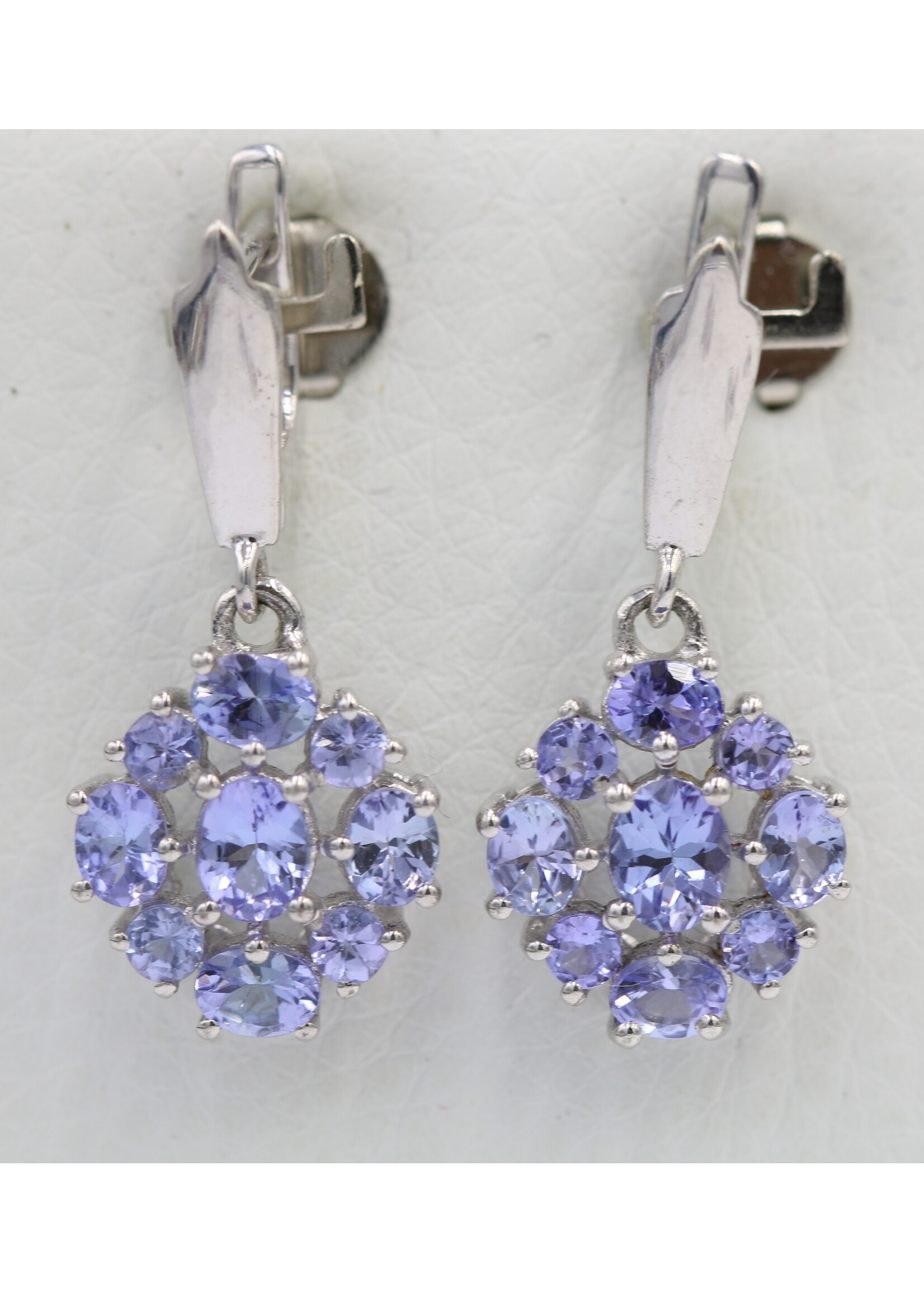 Boucles d'oreilles en argent 925 rhodié serties de Tanzanites naturelles