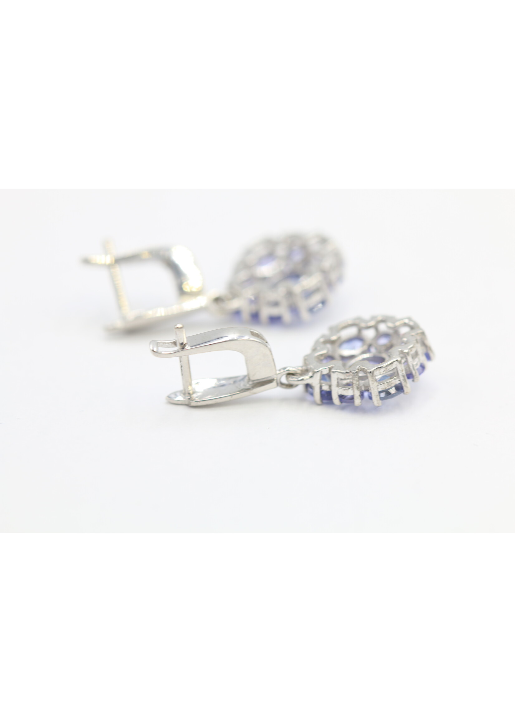 Boucles d'oreilles en argent 925 rhodié serties de Tanzanites naturelles