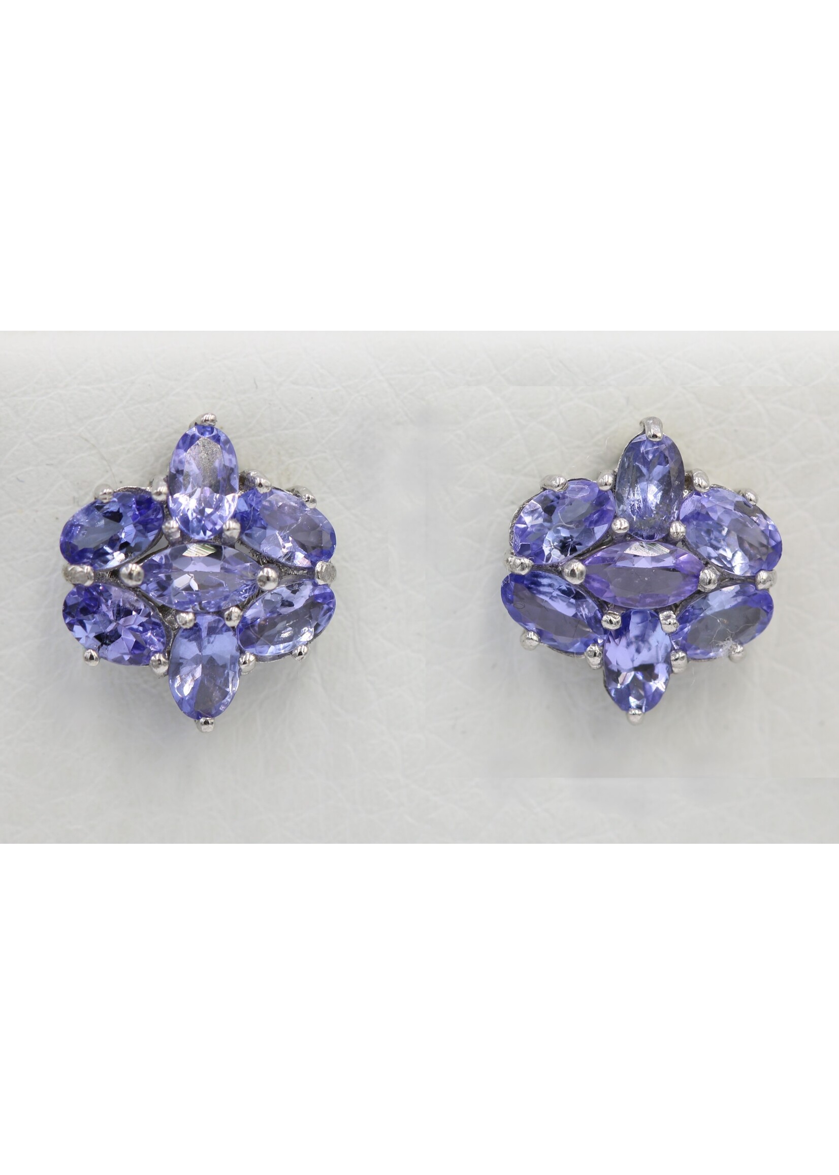 Boucles d'oreilles en argent 925 rhodié serties de Tanzanites naturelles