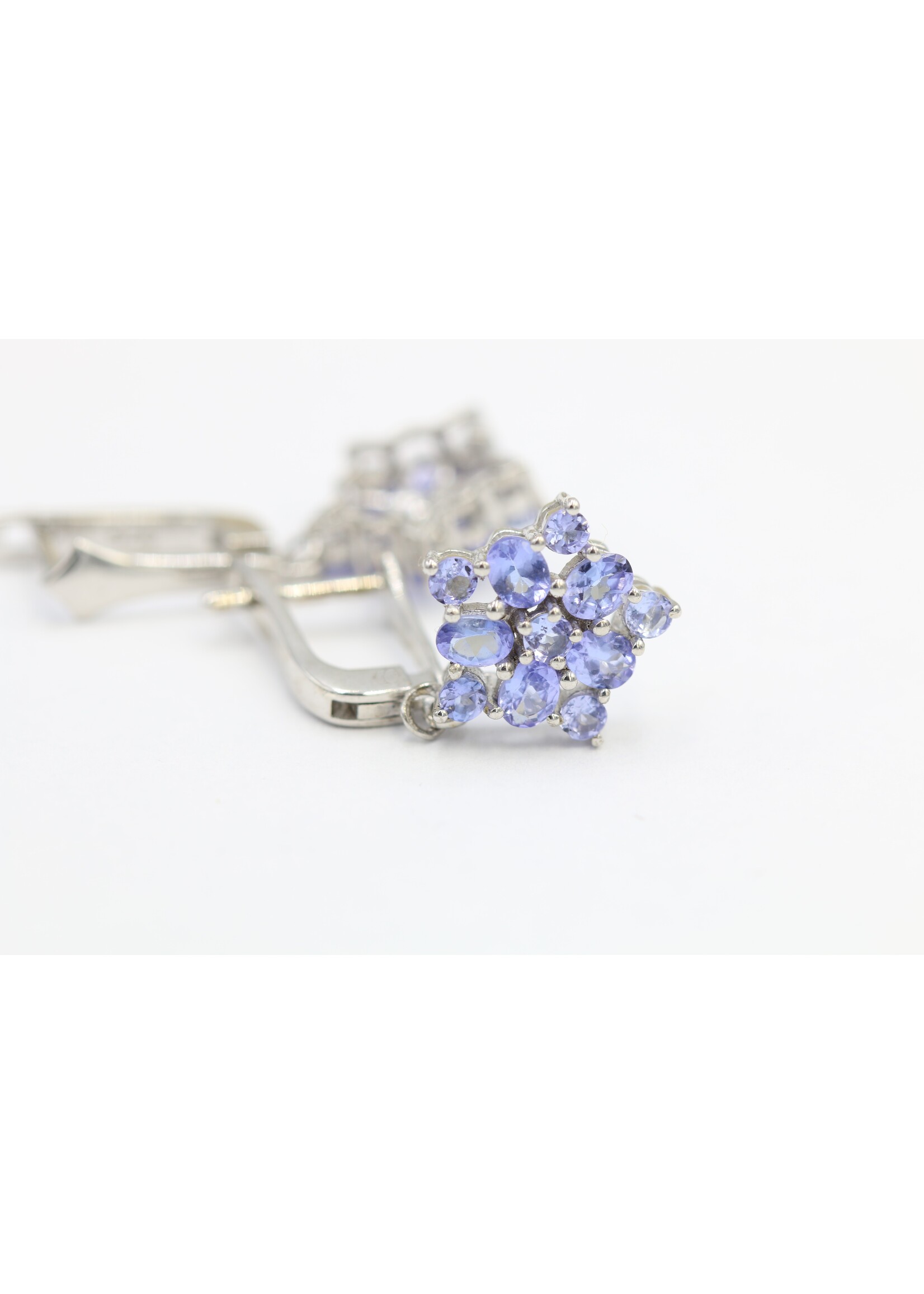 Boucles d'oreilles en argent 925 rhodié serties de Tanzanites naturelles