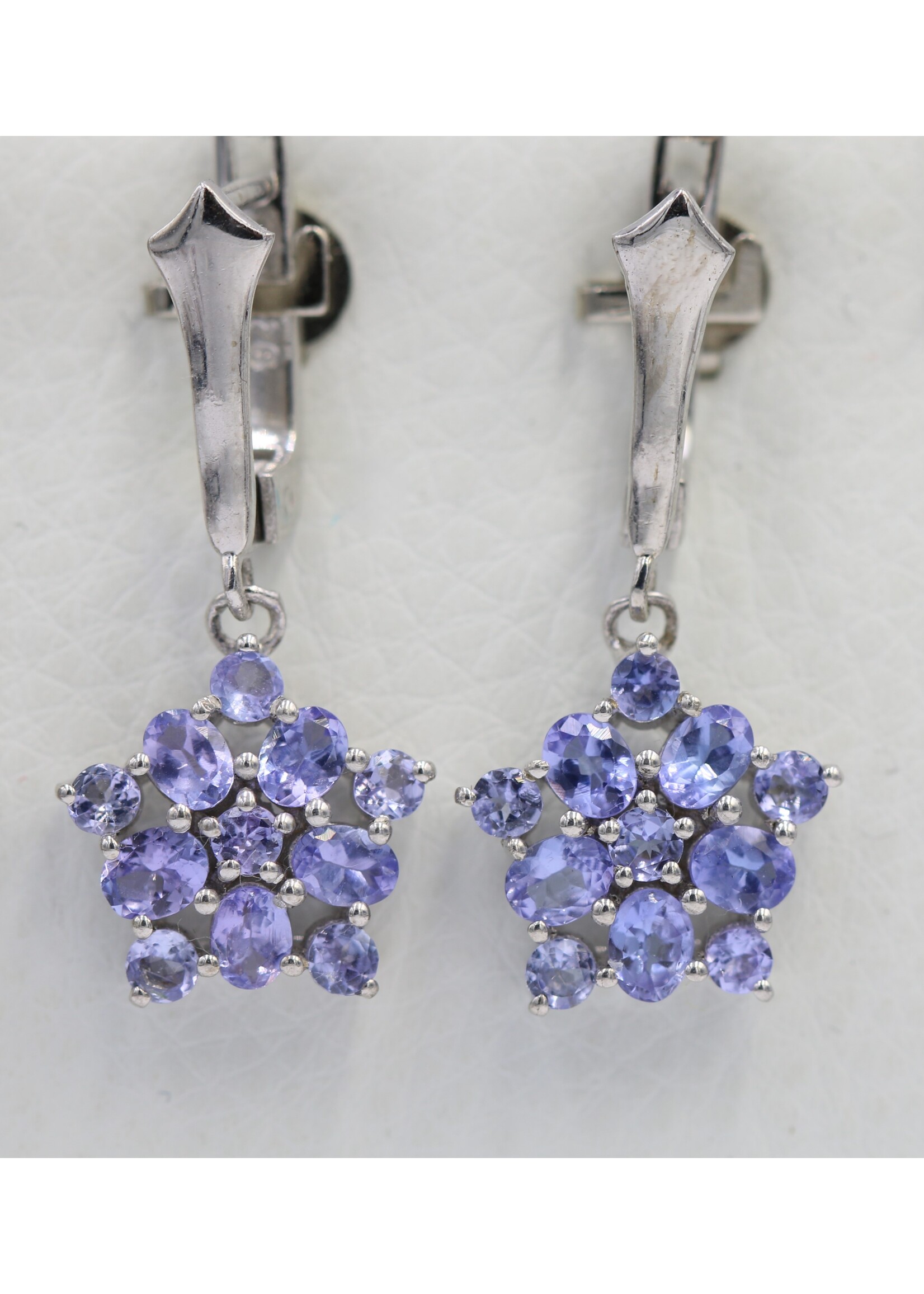 Boucles d'oreilles en argent 925 rhodié serties de Tanzanites naturelles