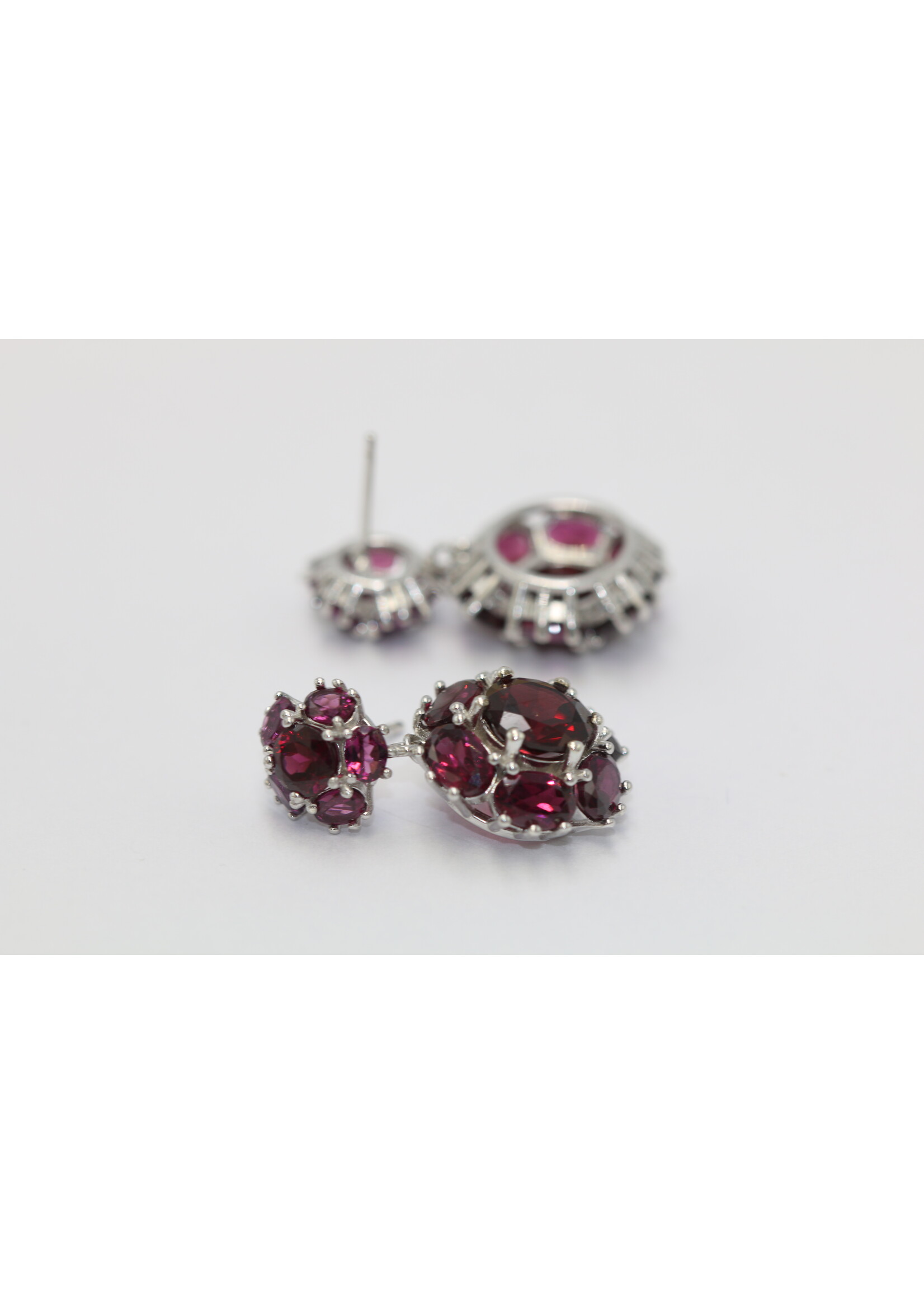 Boucles d'oreilles en argent 925 rhodié serties de rhodolites naturelles