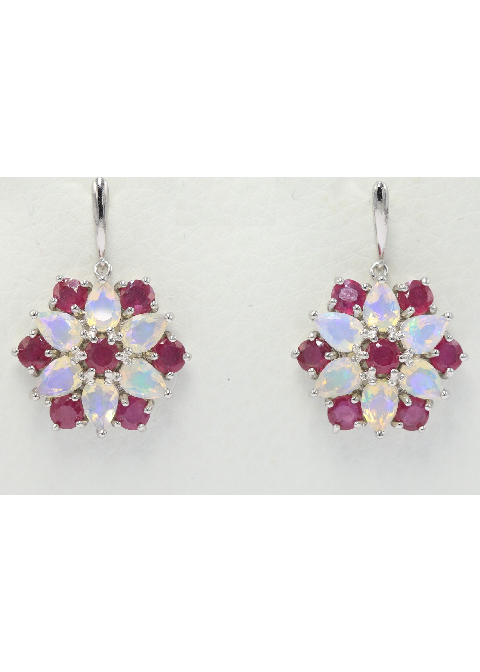 Boucles d'oreilles en argent 925 rhodié serties d'opales naturelles et de rubis