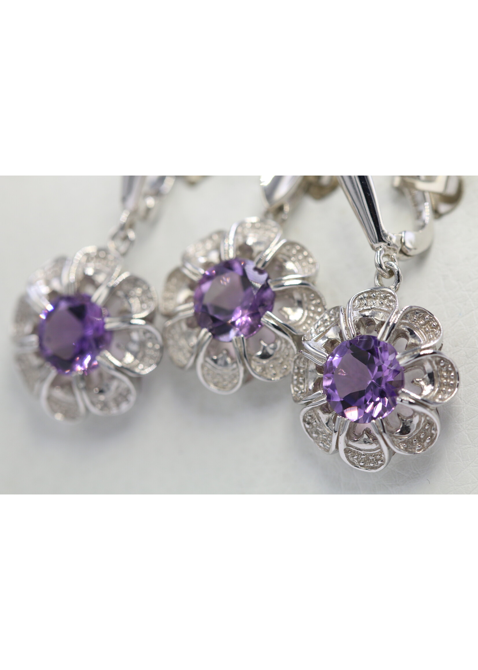 Parure en argent 925 rhodié sertie d'améthystes naturelles