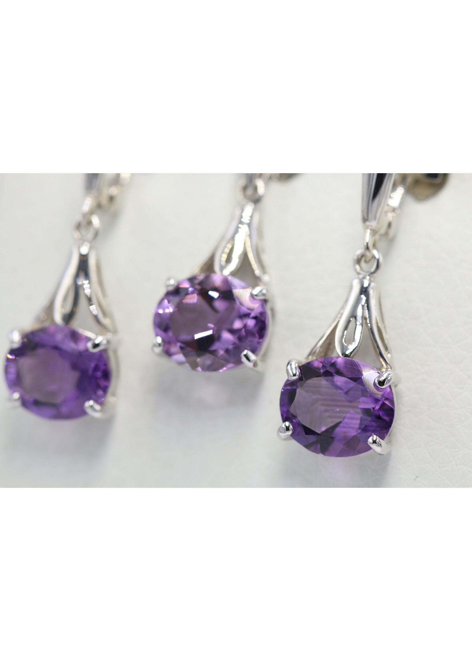 925 rhodium plated silver set with natural amethysts