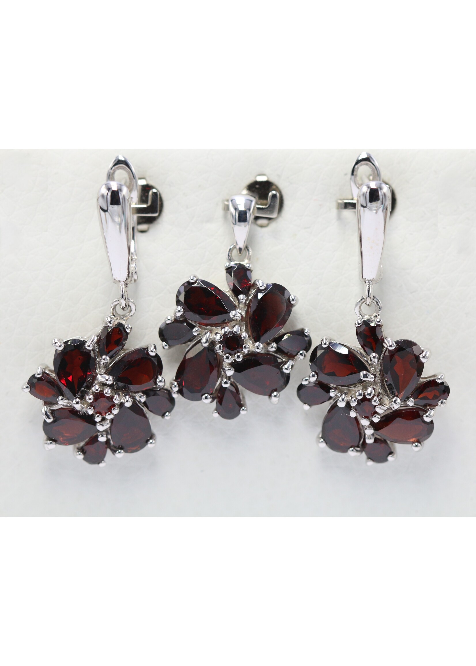 925 rhodium plated silver set with natural garnets