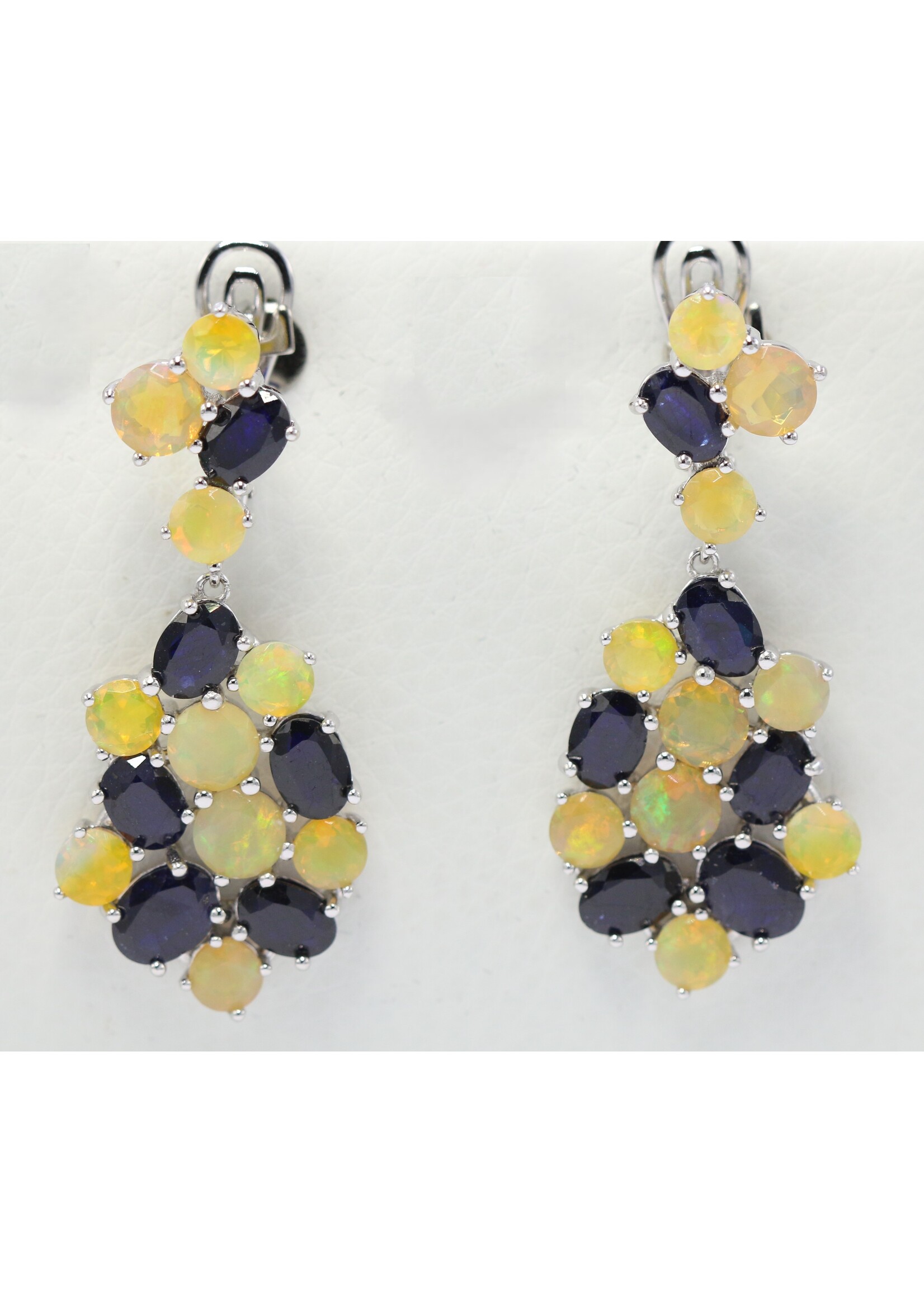 Boucles d'oreilles en argent 925 rhodié serties d'Opale naturelle et de Saphirs
