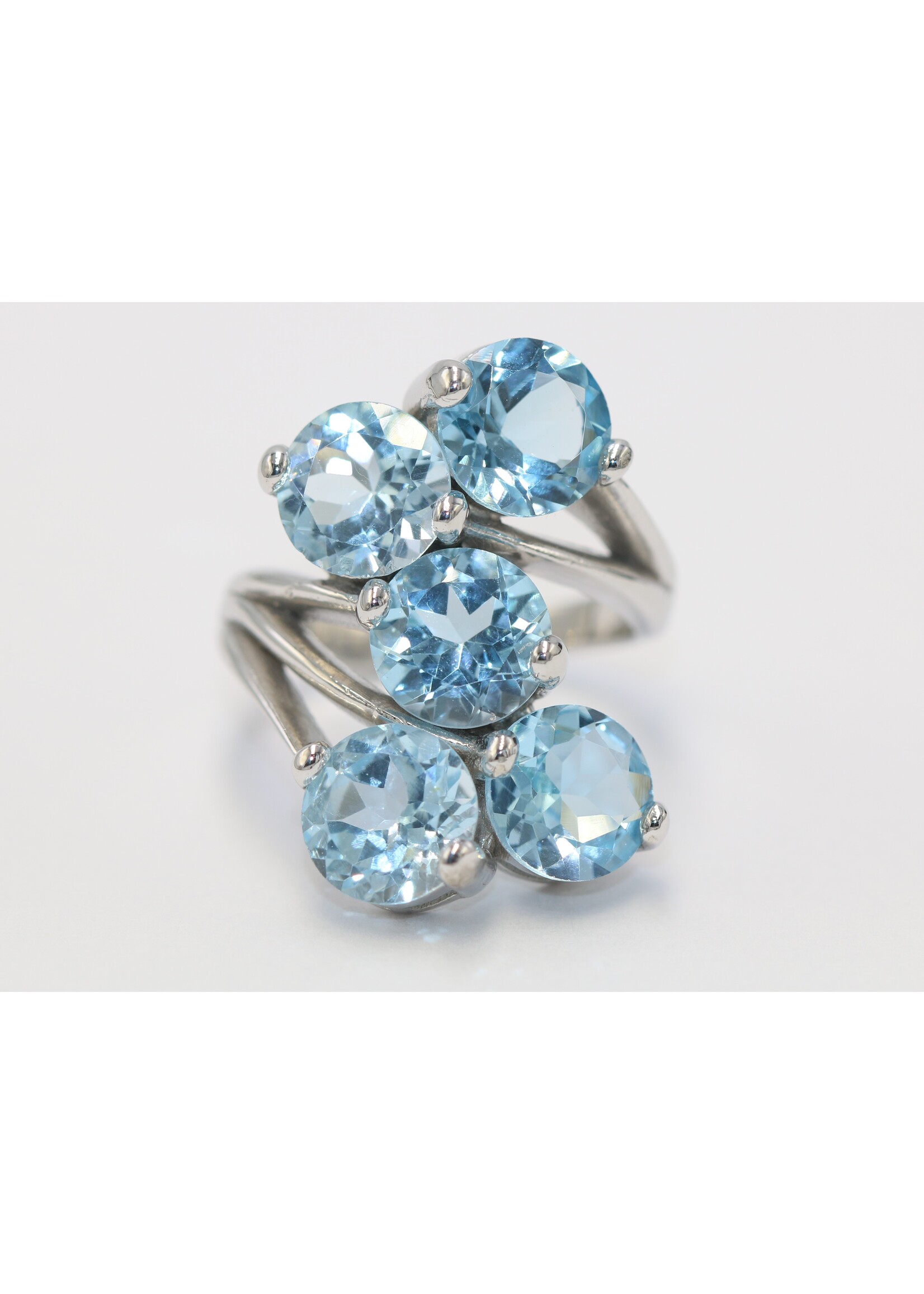 Bague en argent 925 rhodié sertie d'une Topaze Bleue naturelle