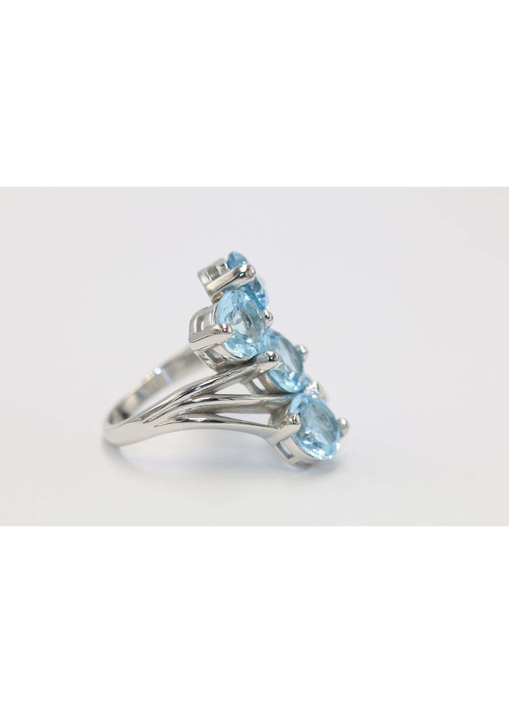Bague en argent 925 rhodié sertie d'une Topaze Bleue naturelle