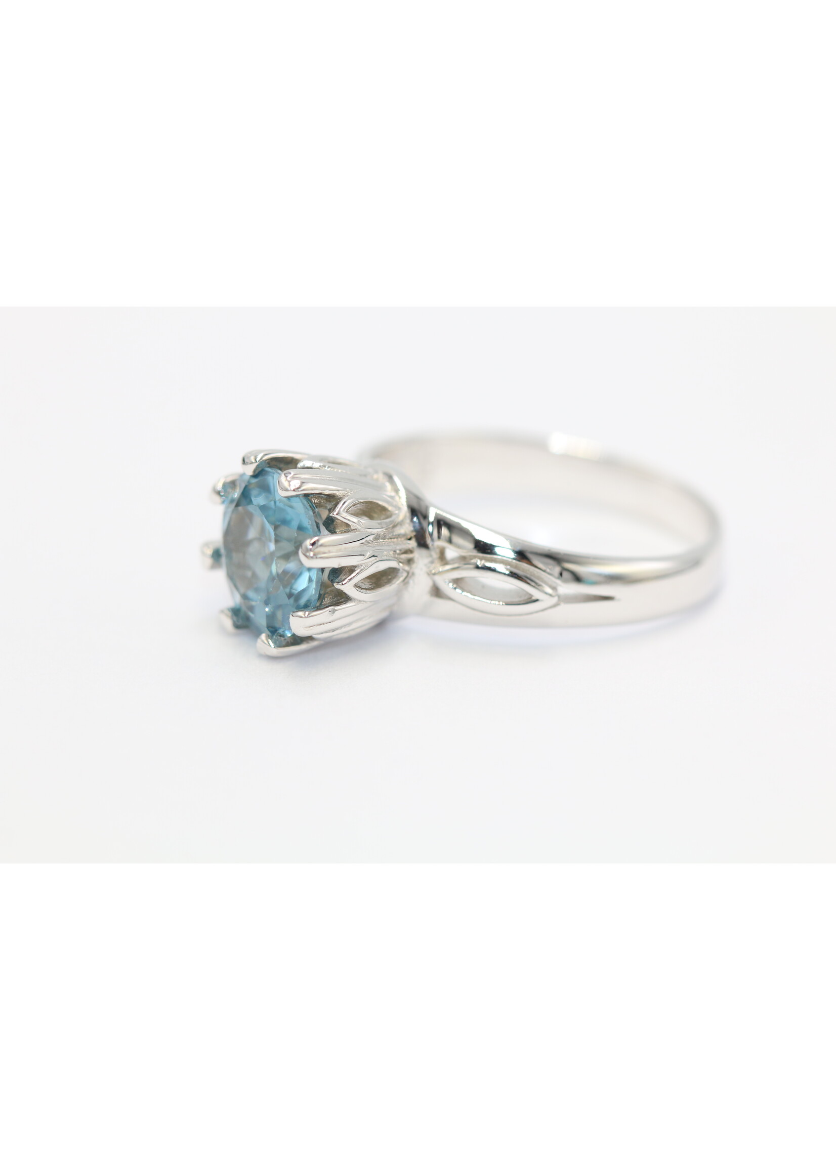 925 rhodium plated silver ring set with natural Blue Topaz