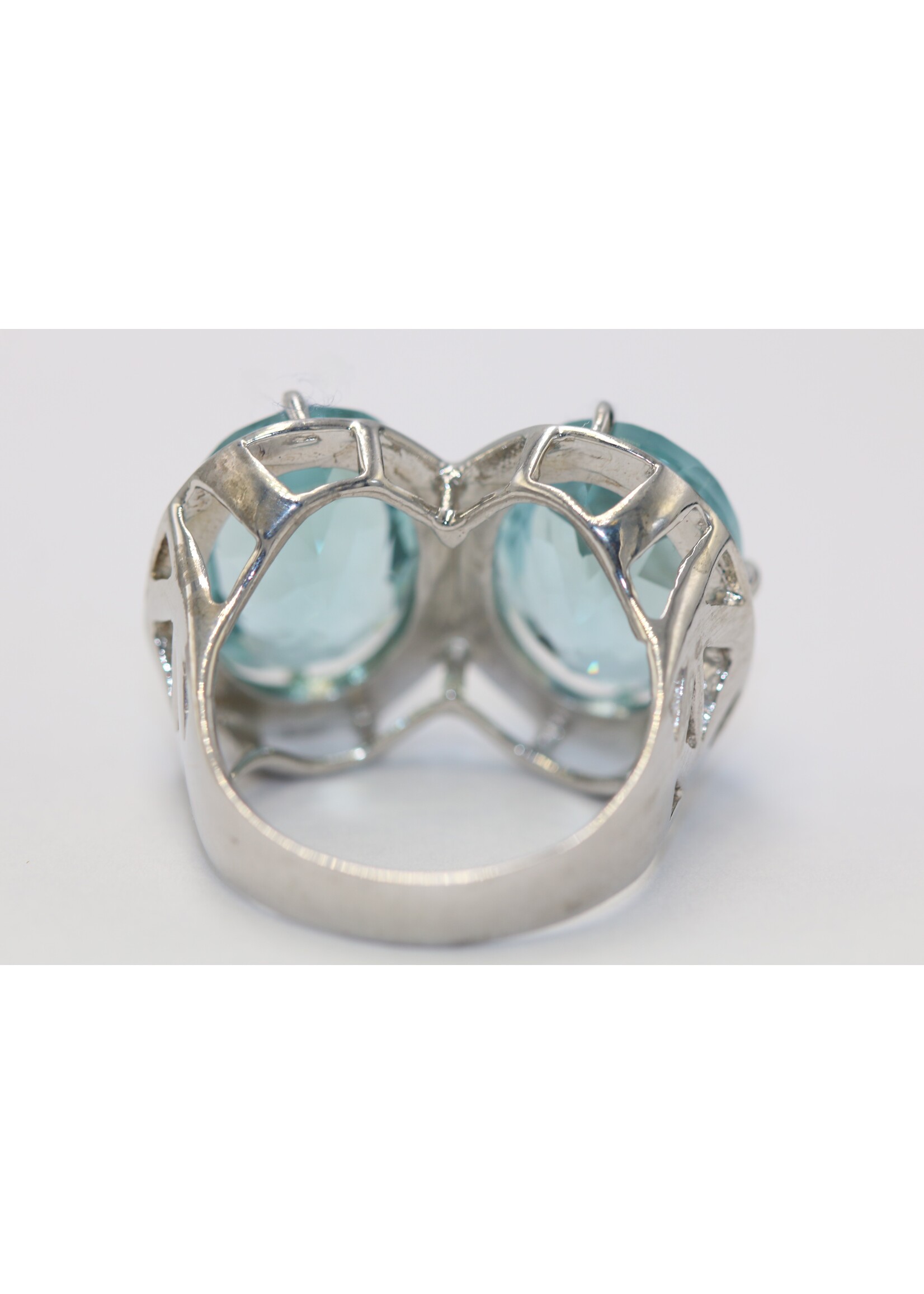 Bague en argent 925 rhodié sertie d'une Topaze Bleue naturelle