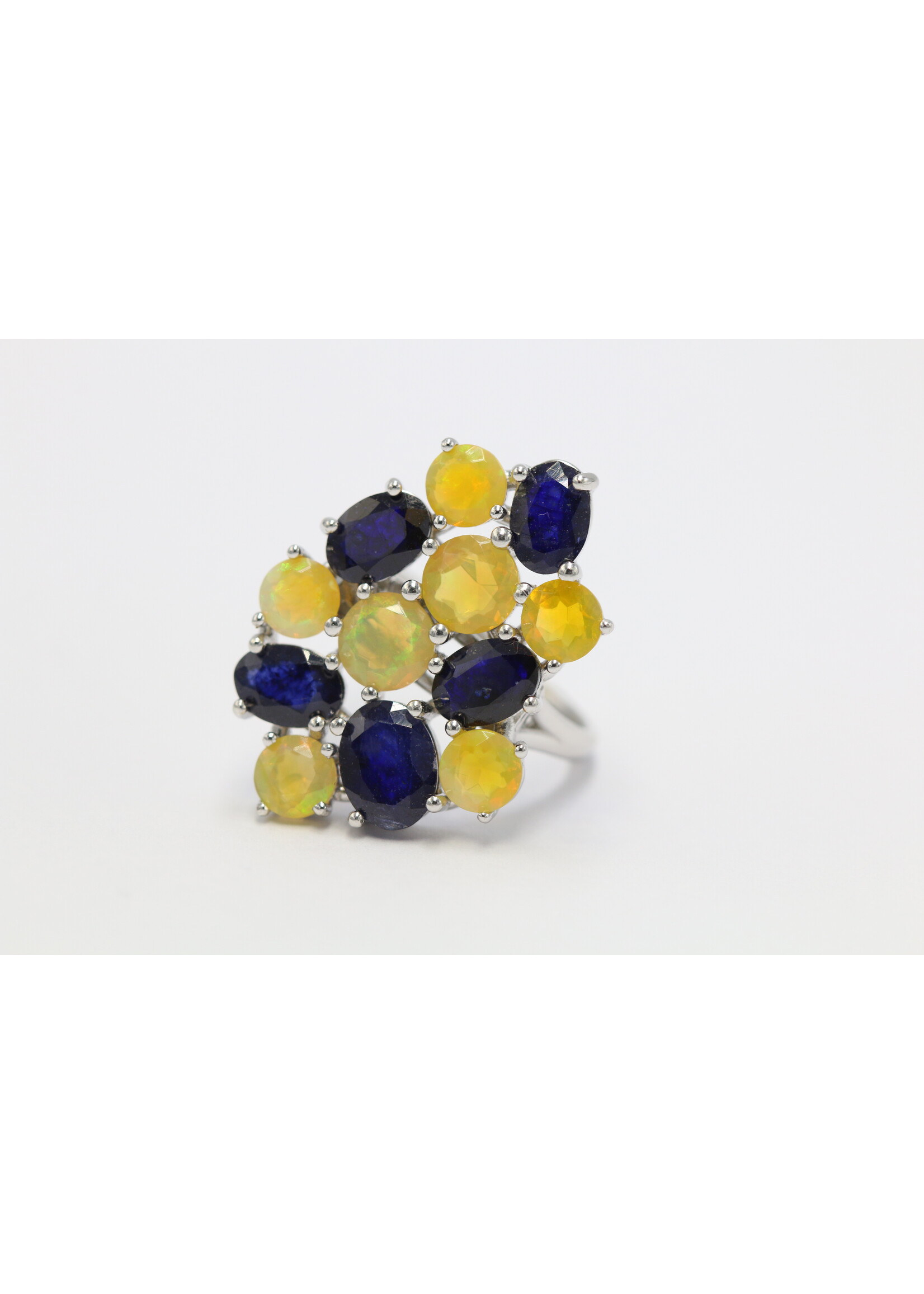Bague en argent 925 rhodié sertie d'Opale naturelle et de Saphirs