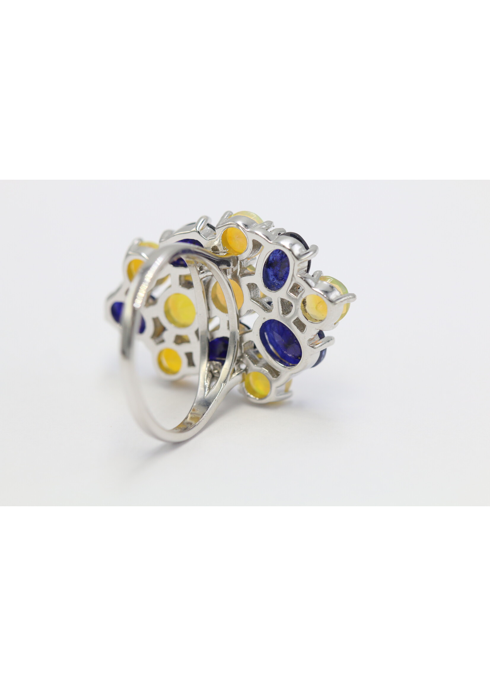 Bague en argent 925 rhodié sertie d'Opale naturelle et de Saphirs