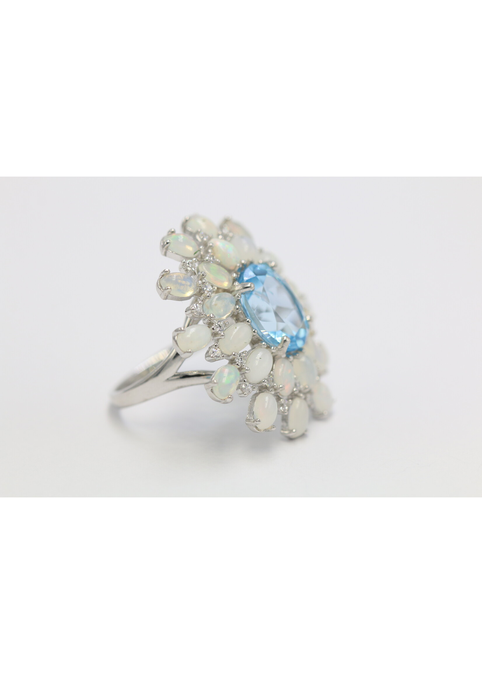 Bague en argent 925 rhodié sertie de Topazes et Opales naturelles
