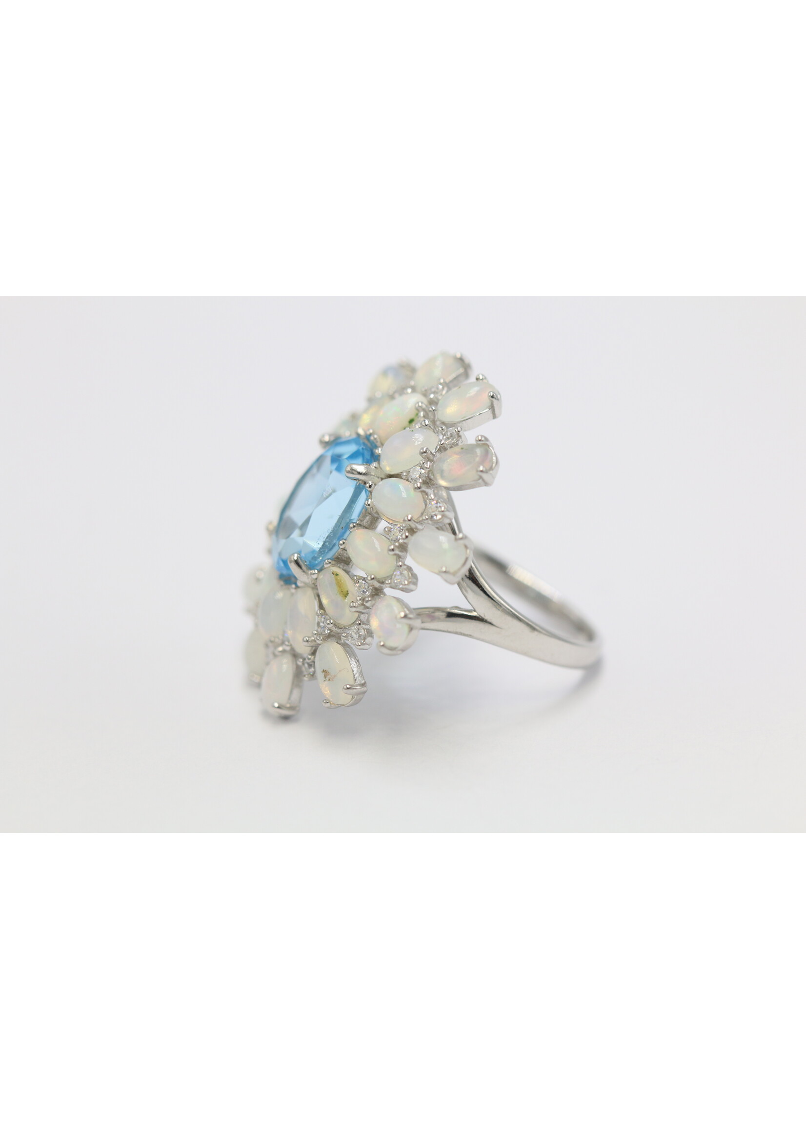 Bague en argent 925 rhodié sertie de Topazes et Opales naturelles