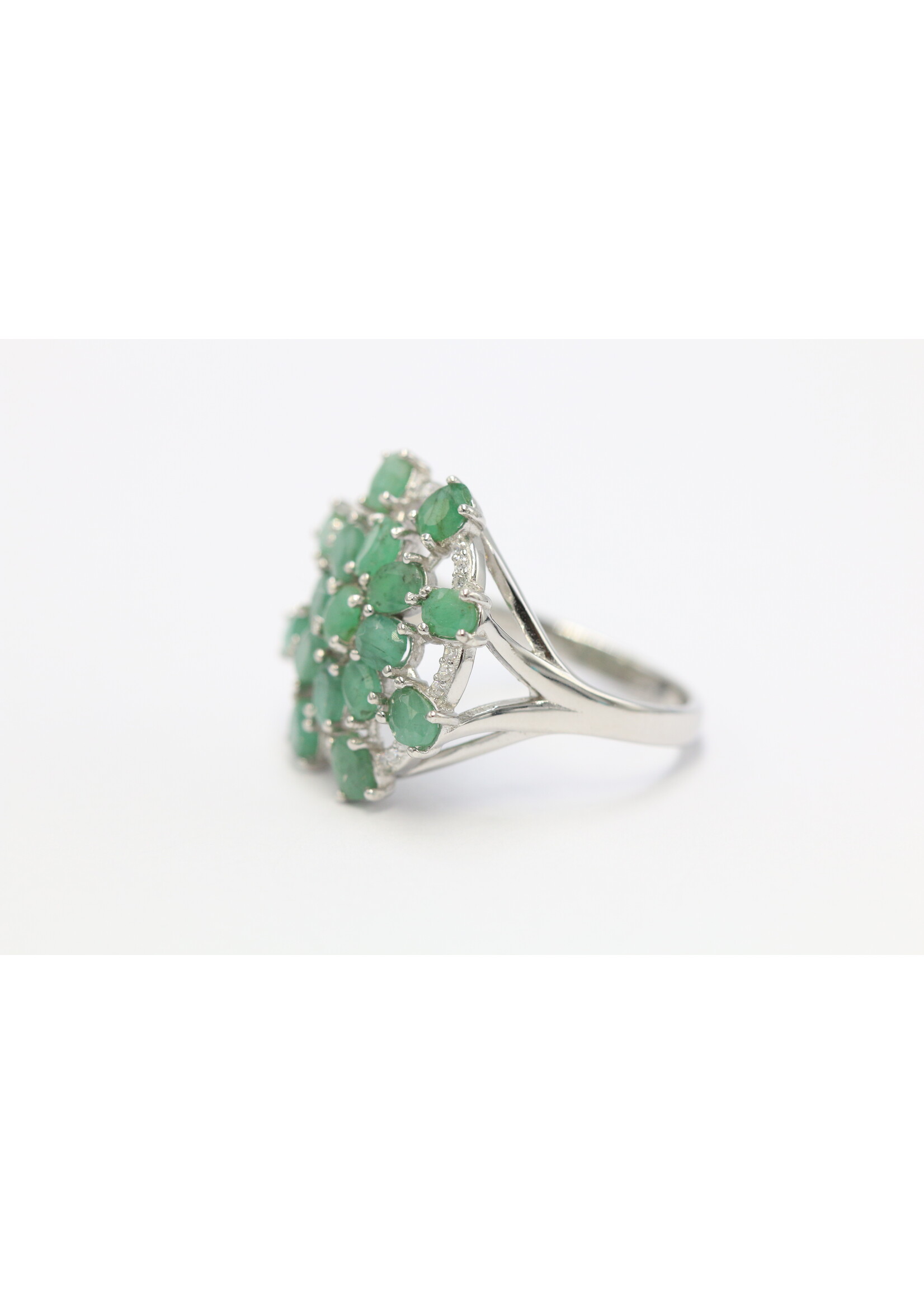 Anello in argento rodiato 925 con smeraldi naturali